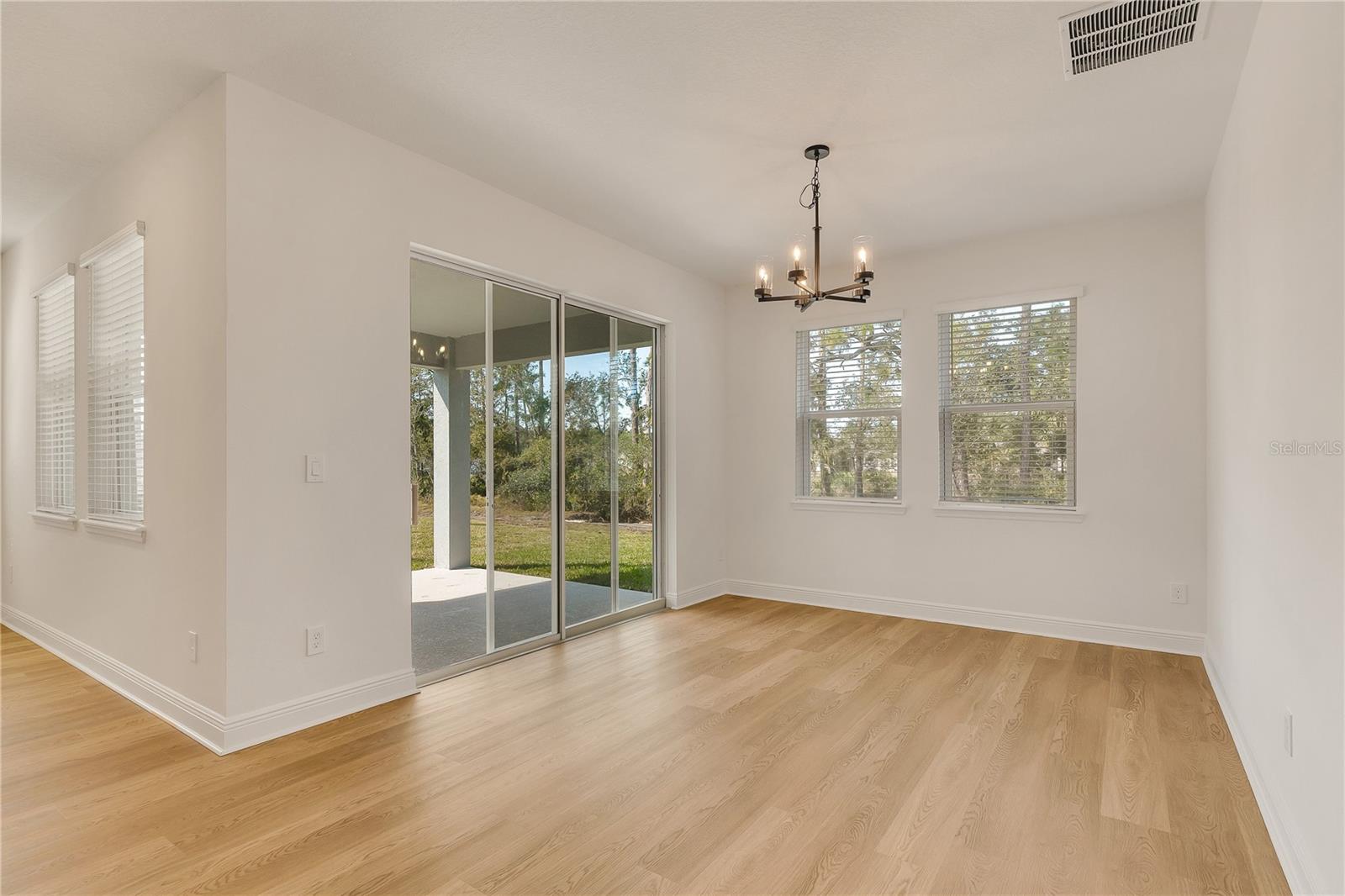 Image 20 of 36 For 1141 British Circle