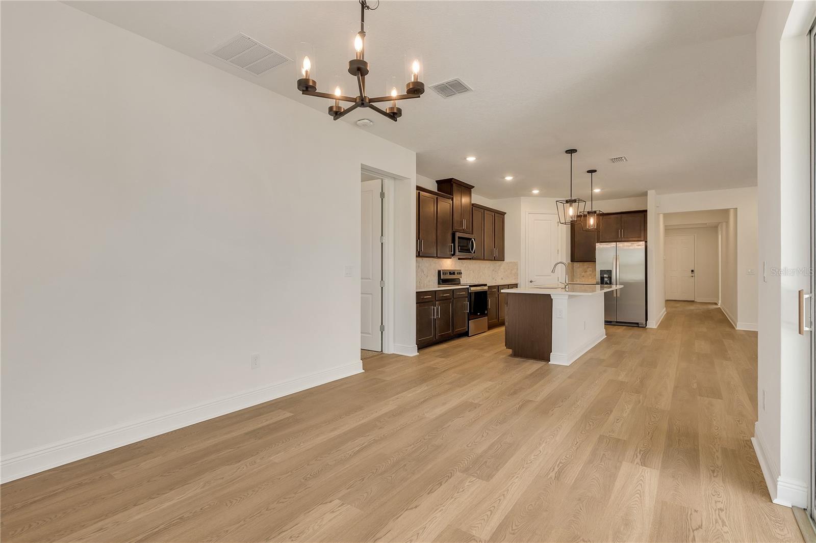 Image 21 of 36 For 1141 British Circle