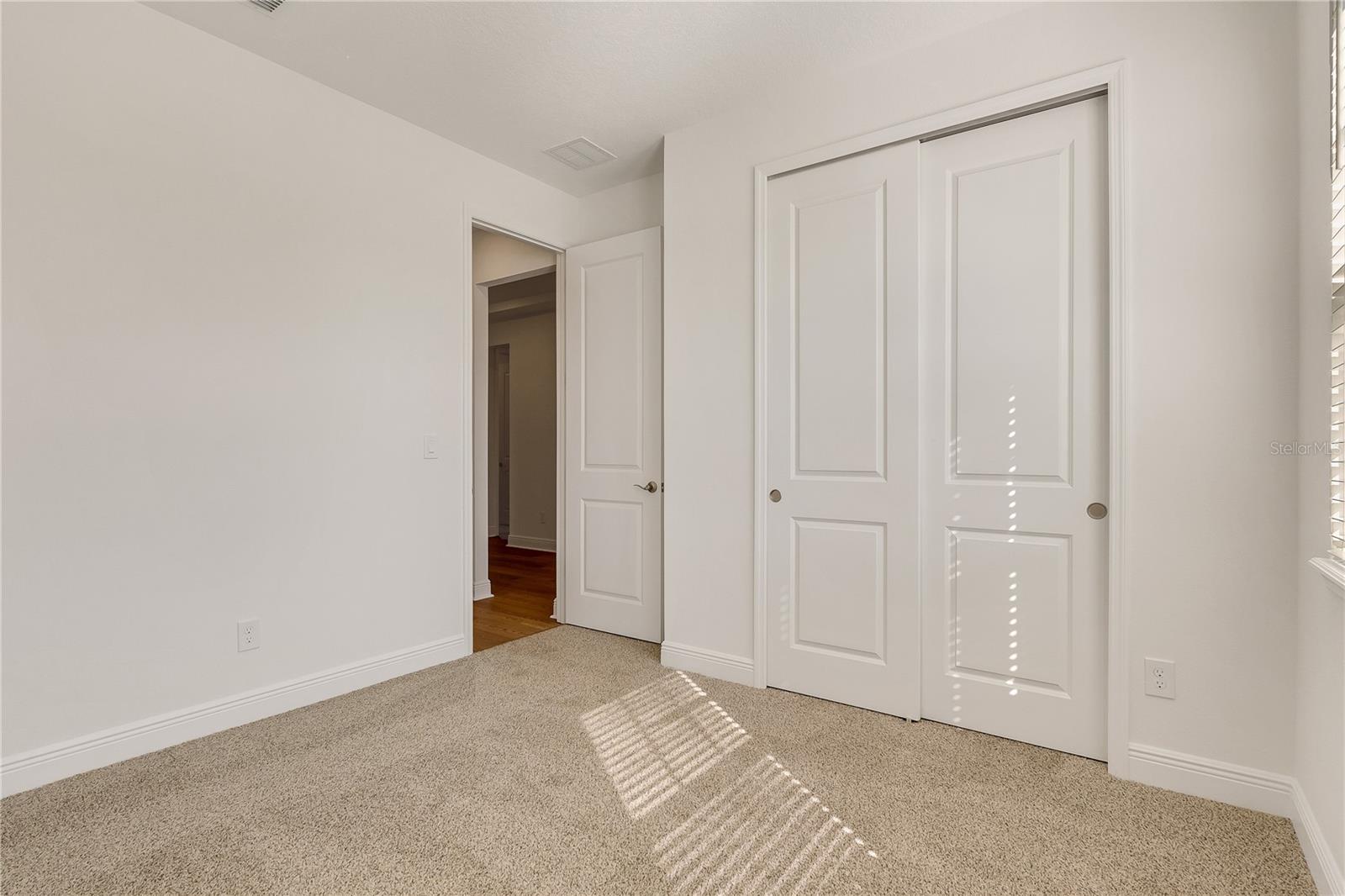 Image 5 of 36 For 1141 British Circle