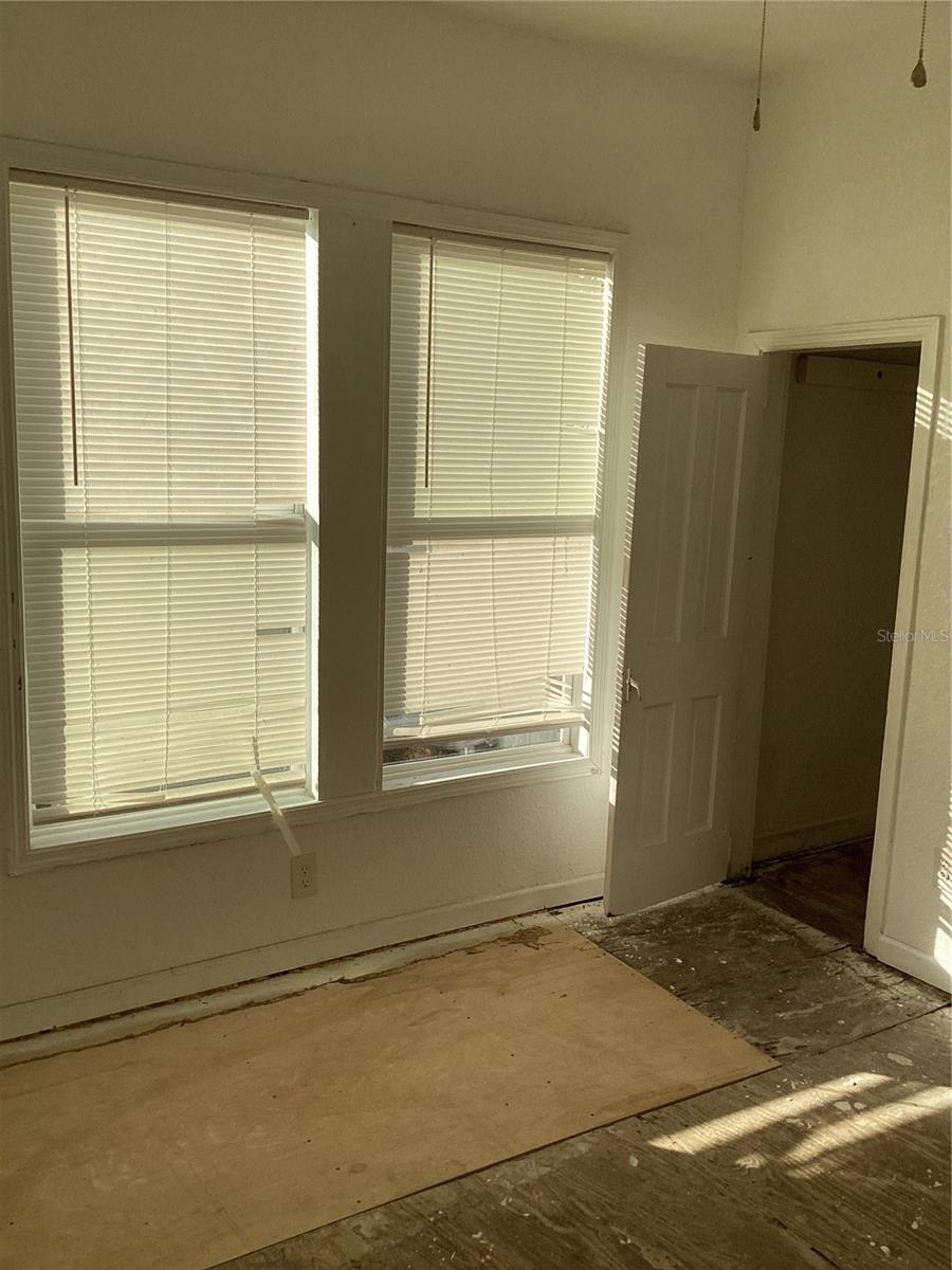 Image 12 of 26 For 330 Stanford Street