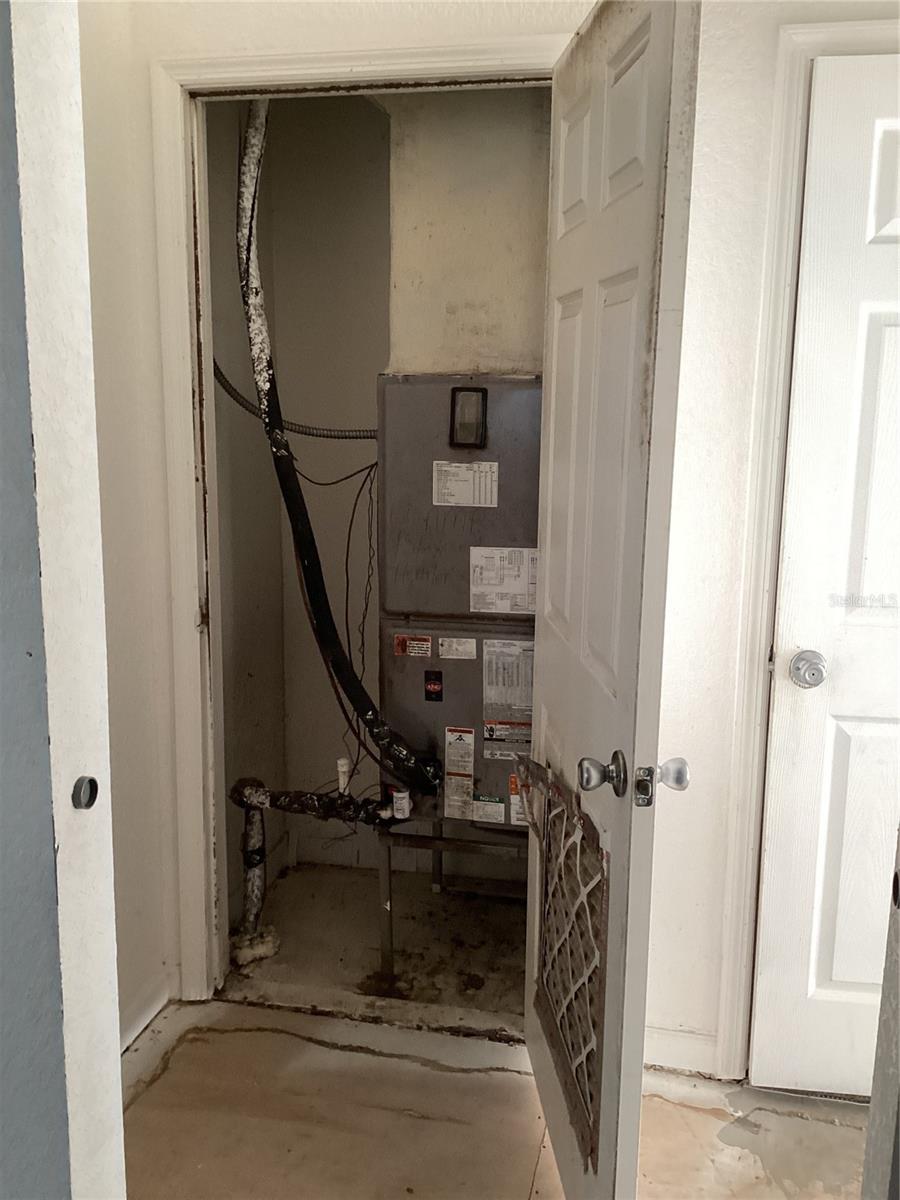 Image 13 of 26 For 330 Stanford Street