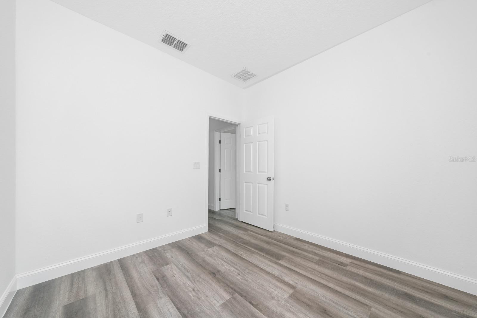 Image 7 of 26 For 13671 48th Court