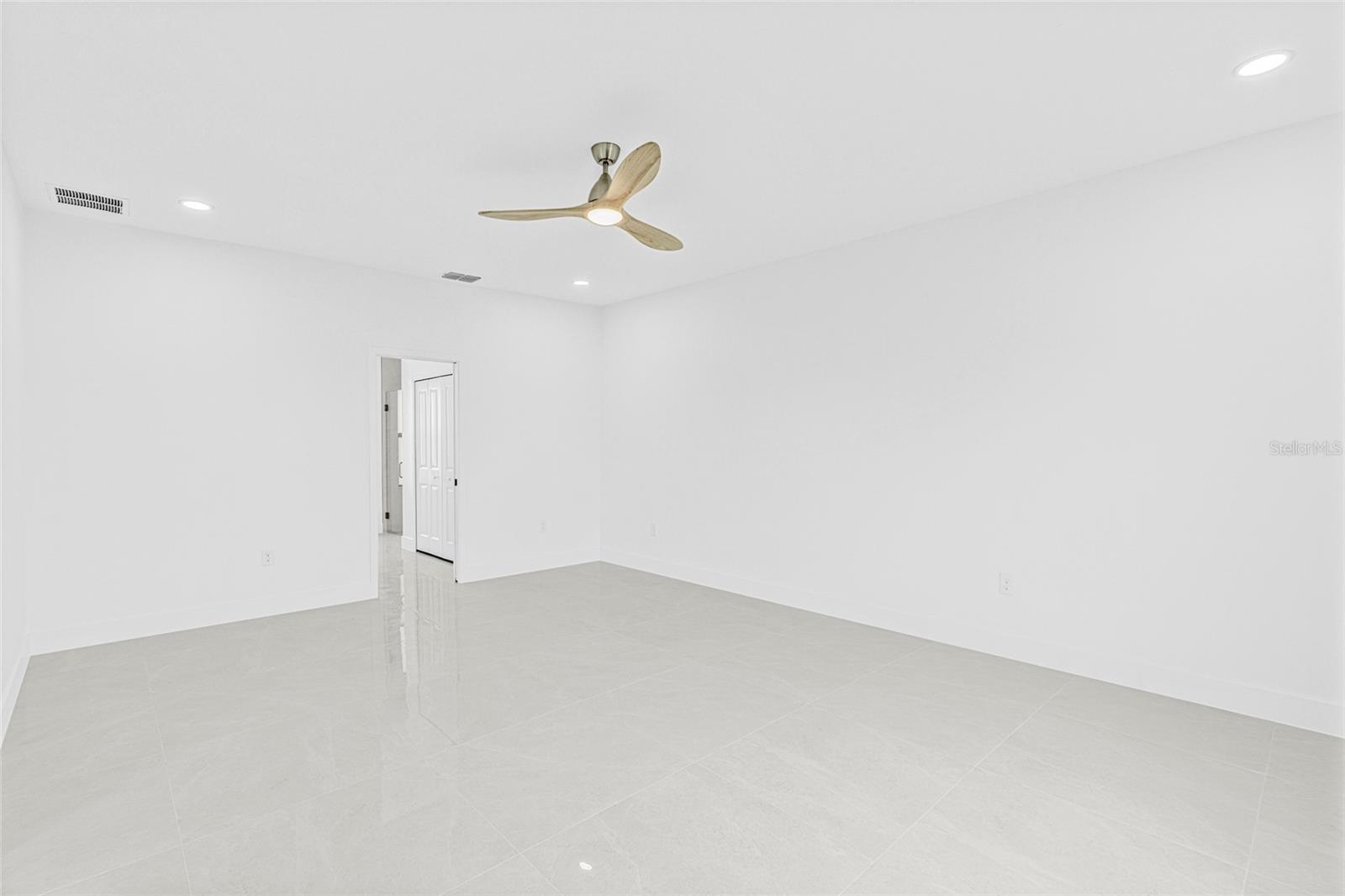 Image 15 of 42 For 343 Pullman Street