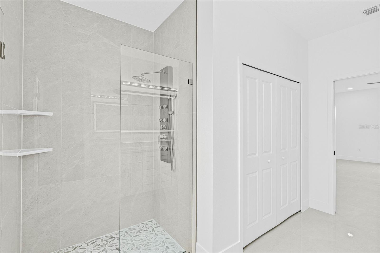 Image 18 of 42 For 343 Pullman Street