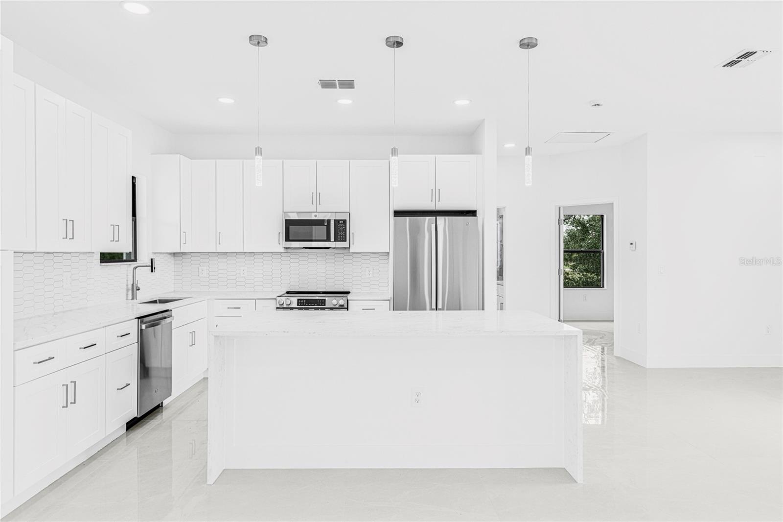 Image 5 of 42 For 343 Pullman Street