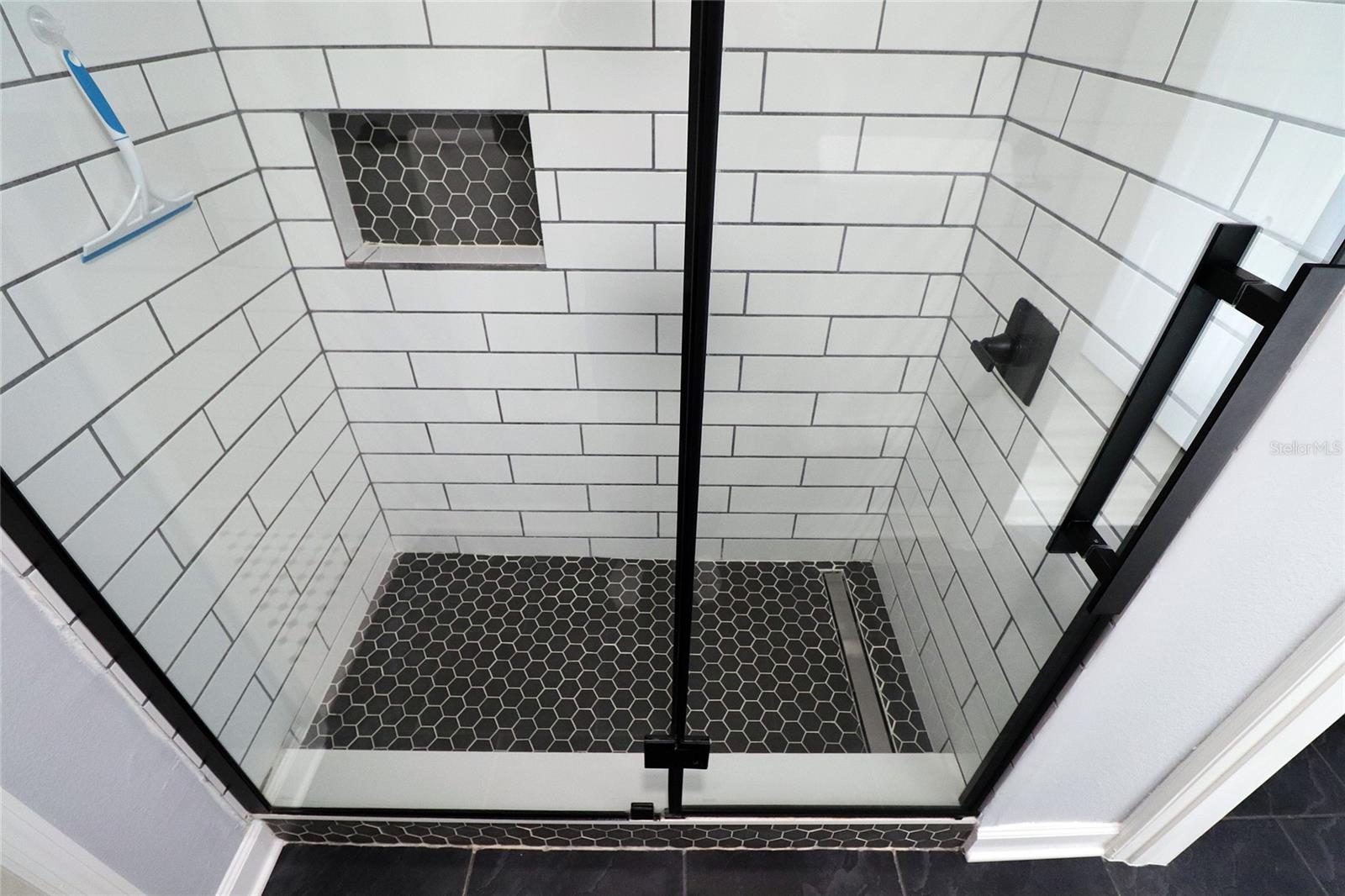 Image 33 of 48 For 2035 Dixie Belle Drive 2035c