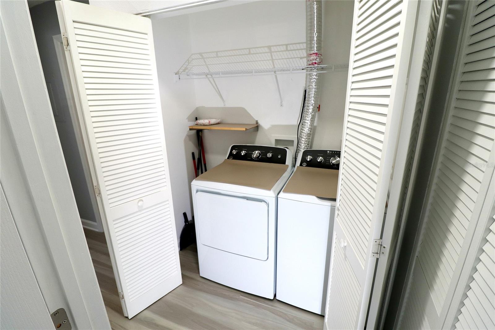 Image 37 of 48 For 2035 Dixie Belle Drive 2035c