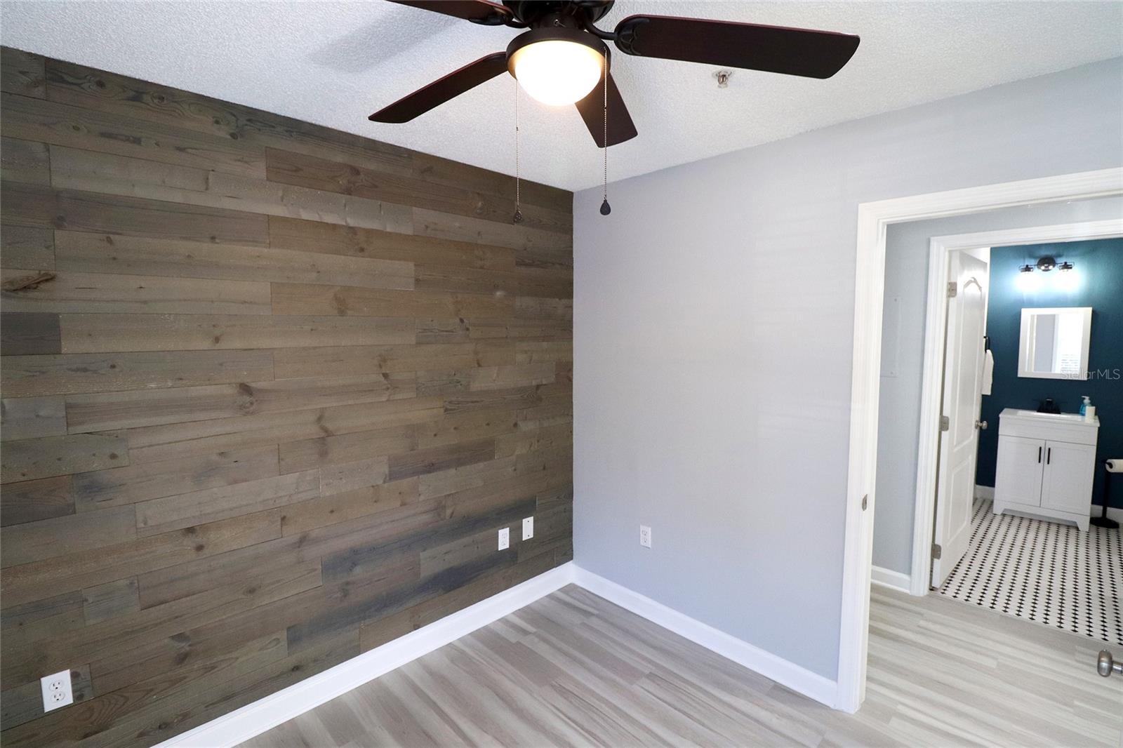 Image 39 of 48 For 2035 Dixie Belle Drive 2035c