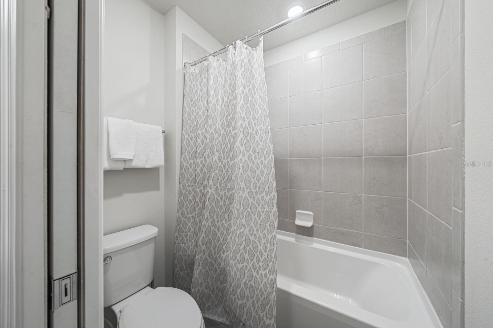 Image 22 of 26 For 1274 Shoreside Street