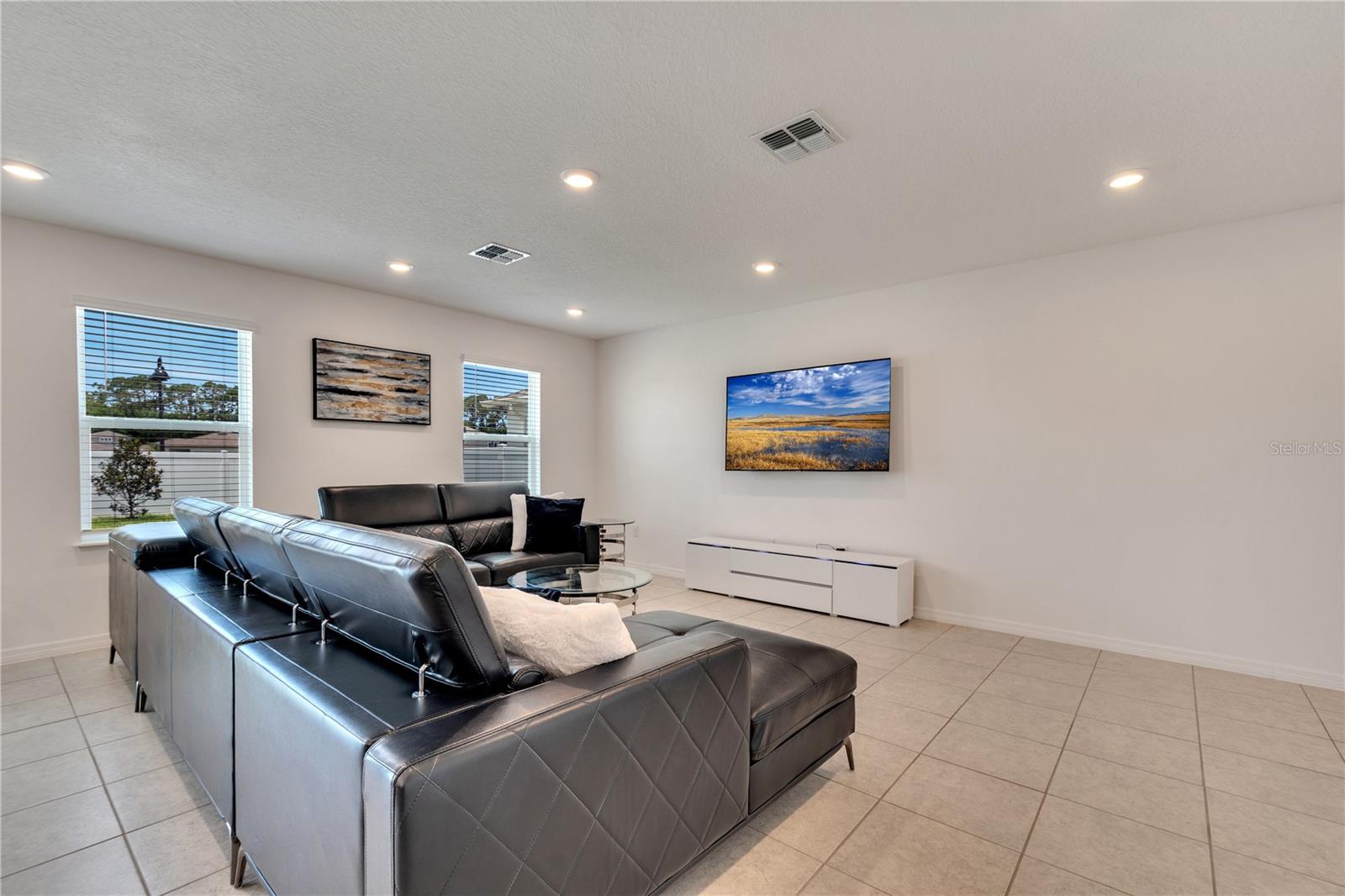 Image 4 of 28 For 900 Bocavista Court