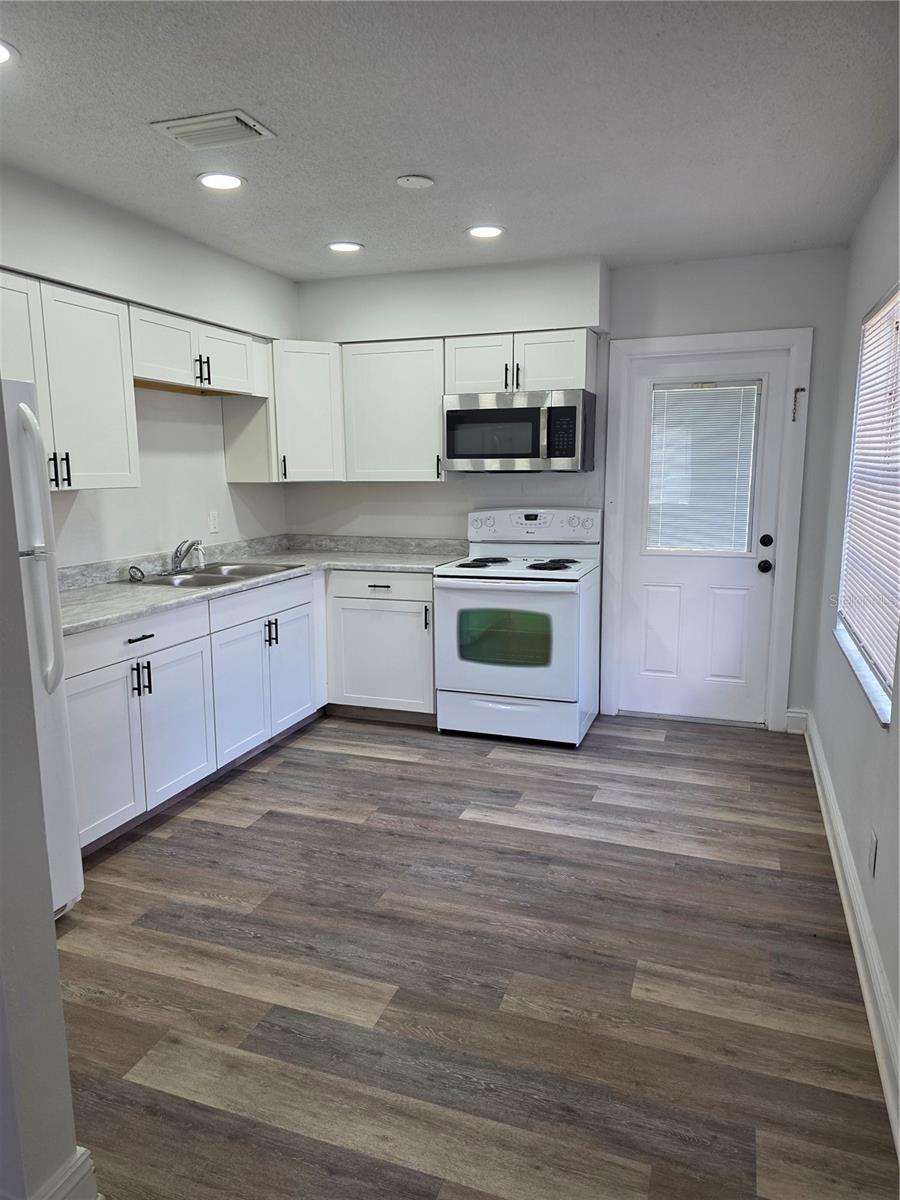 Image 6 of 17 For 6735 Park Drive