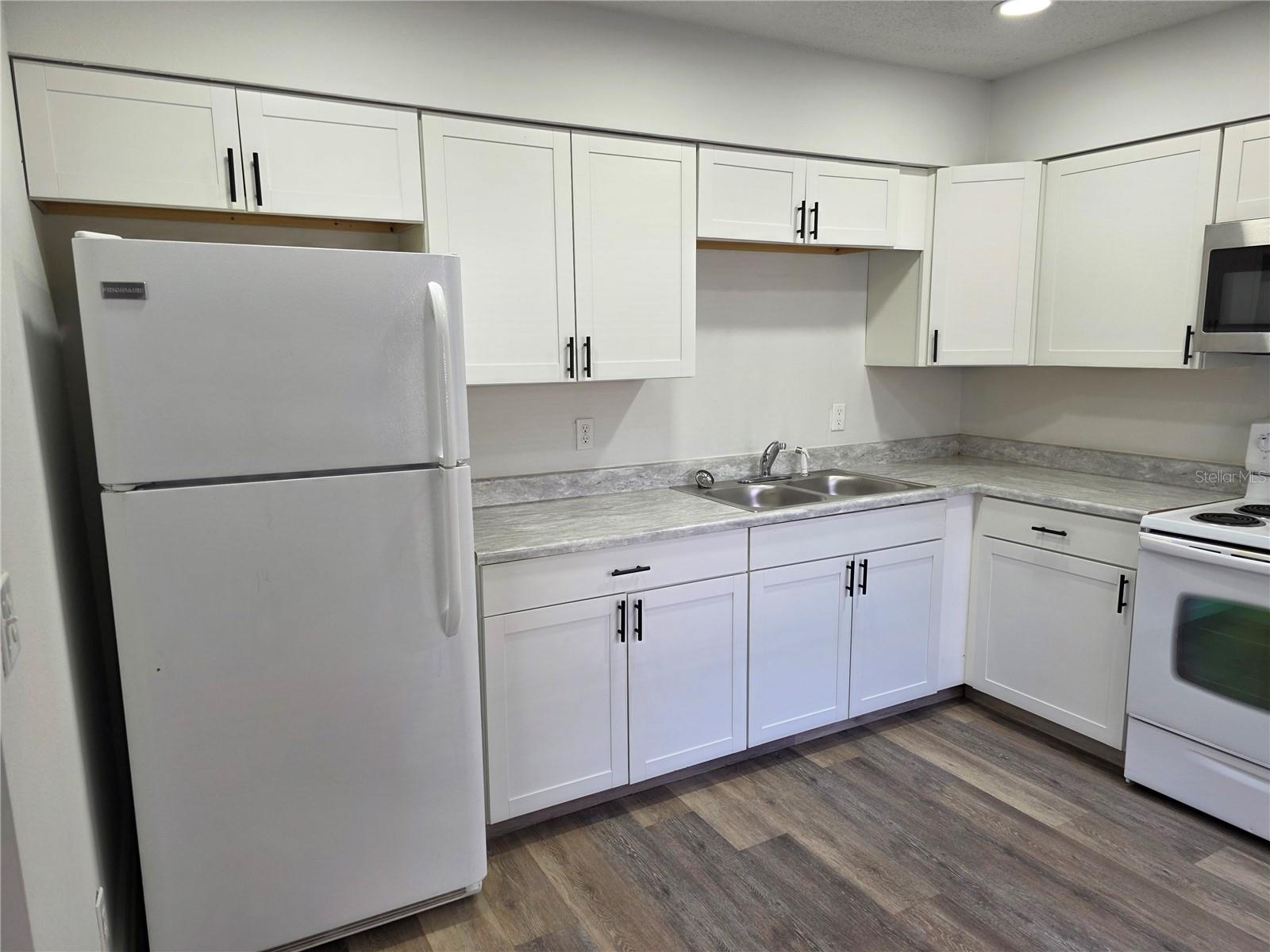 Image 7 of 17 For 6735 Park Drive