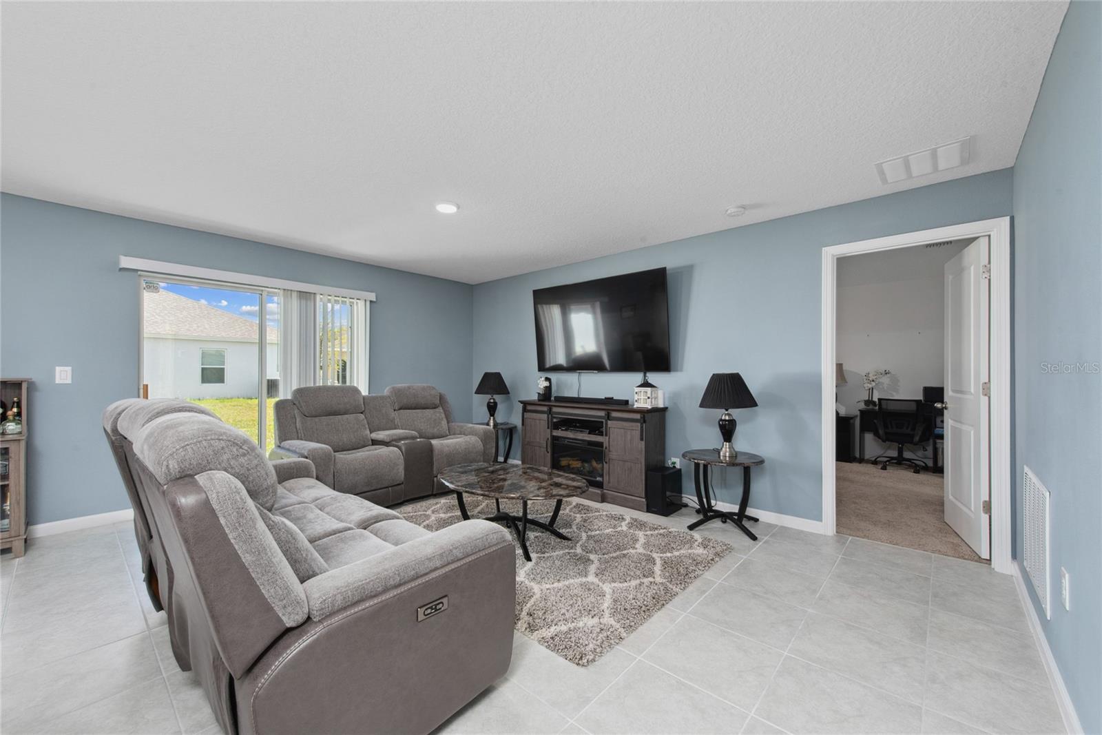 Image 6 of 7 For 723 Jefferson Street