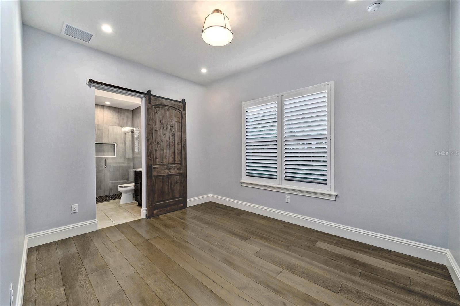 Image 19 of 46 For 560 Country Club Drive