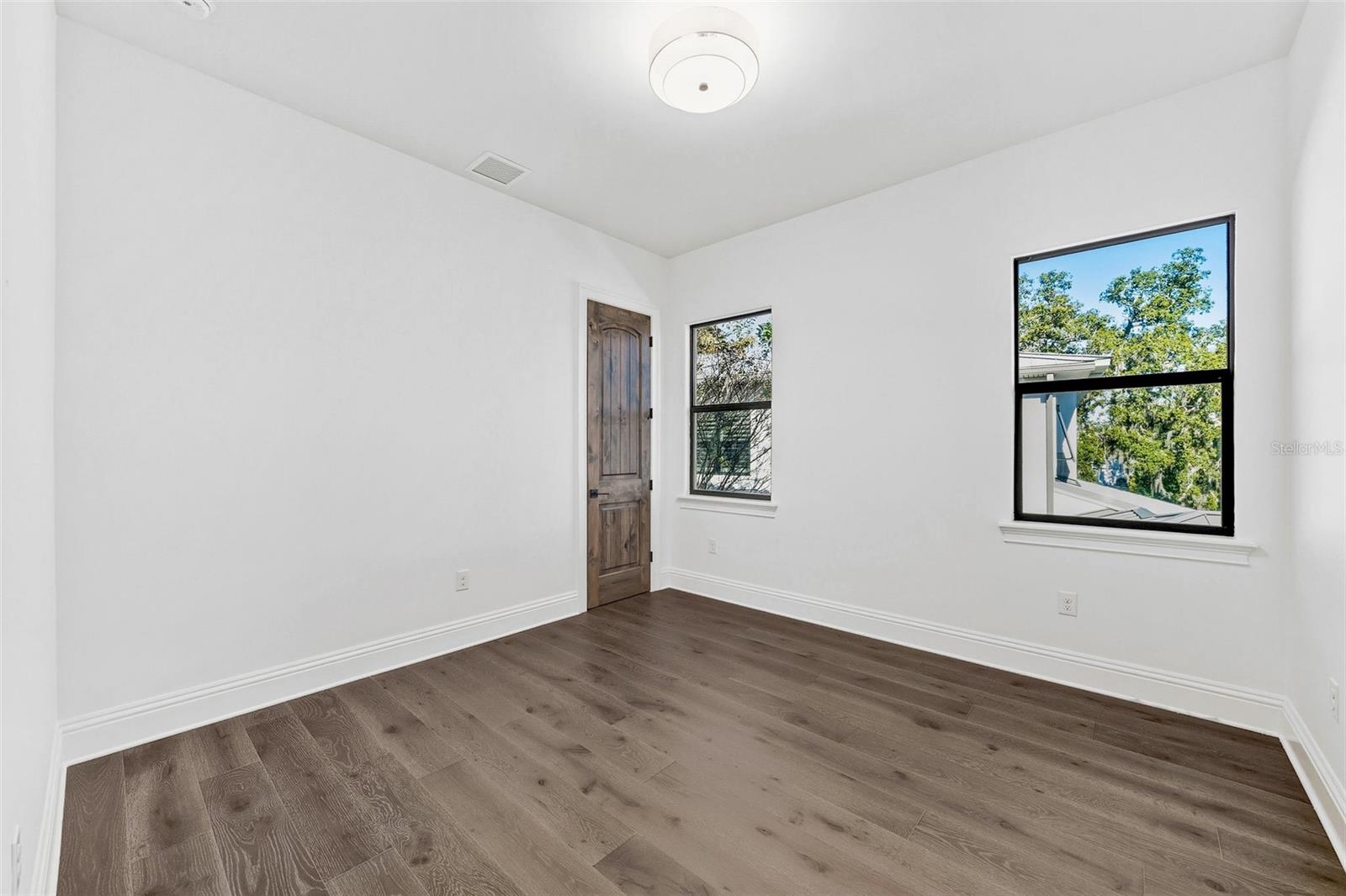 Image 31 of 46 For 560 Country Club Drive