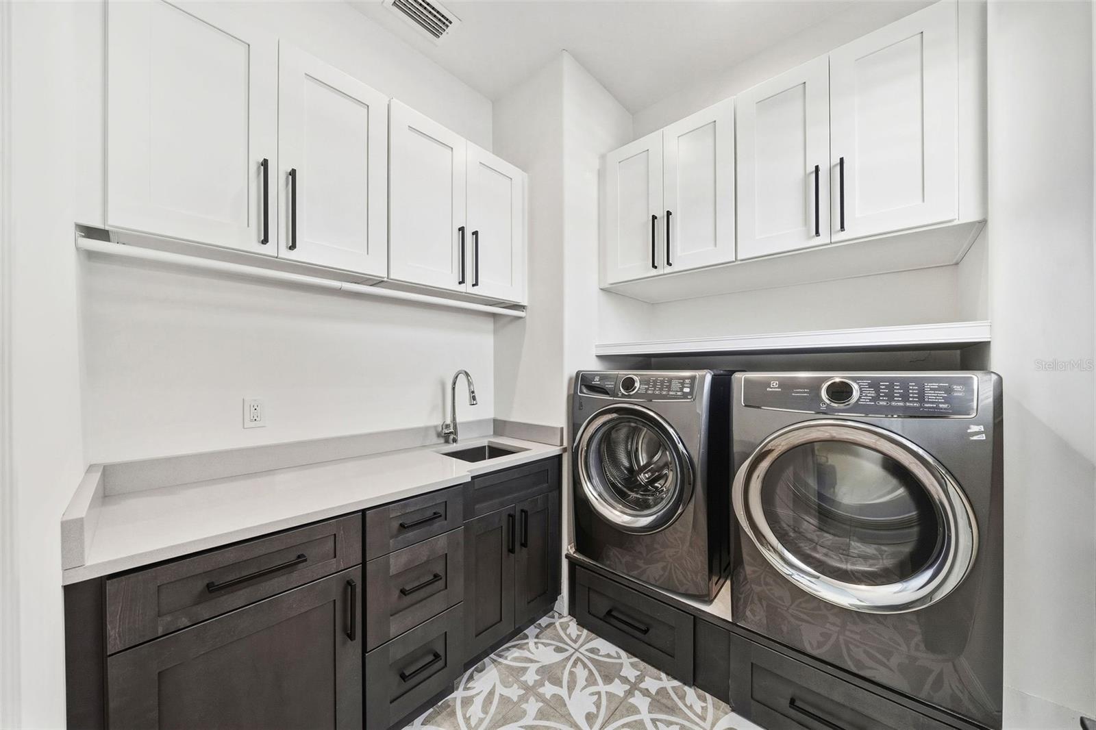 Image 34 of 46 For 560 Country Club Drive