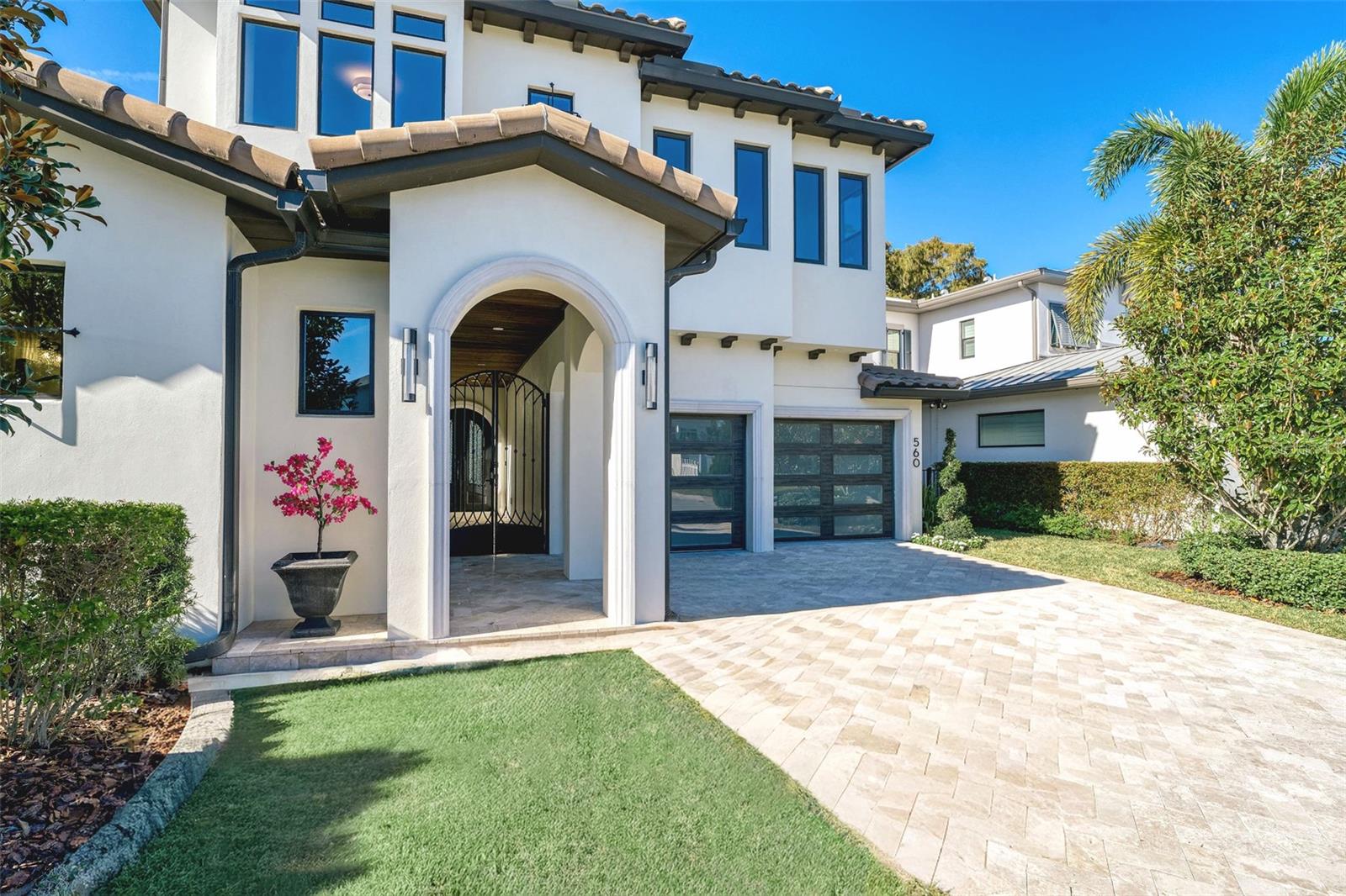 Image 4 of 46 For 560 Country Club Drive