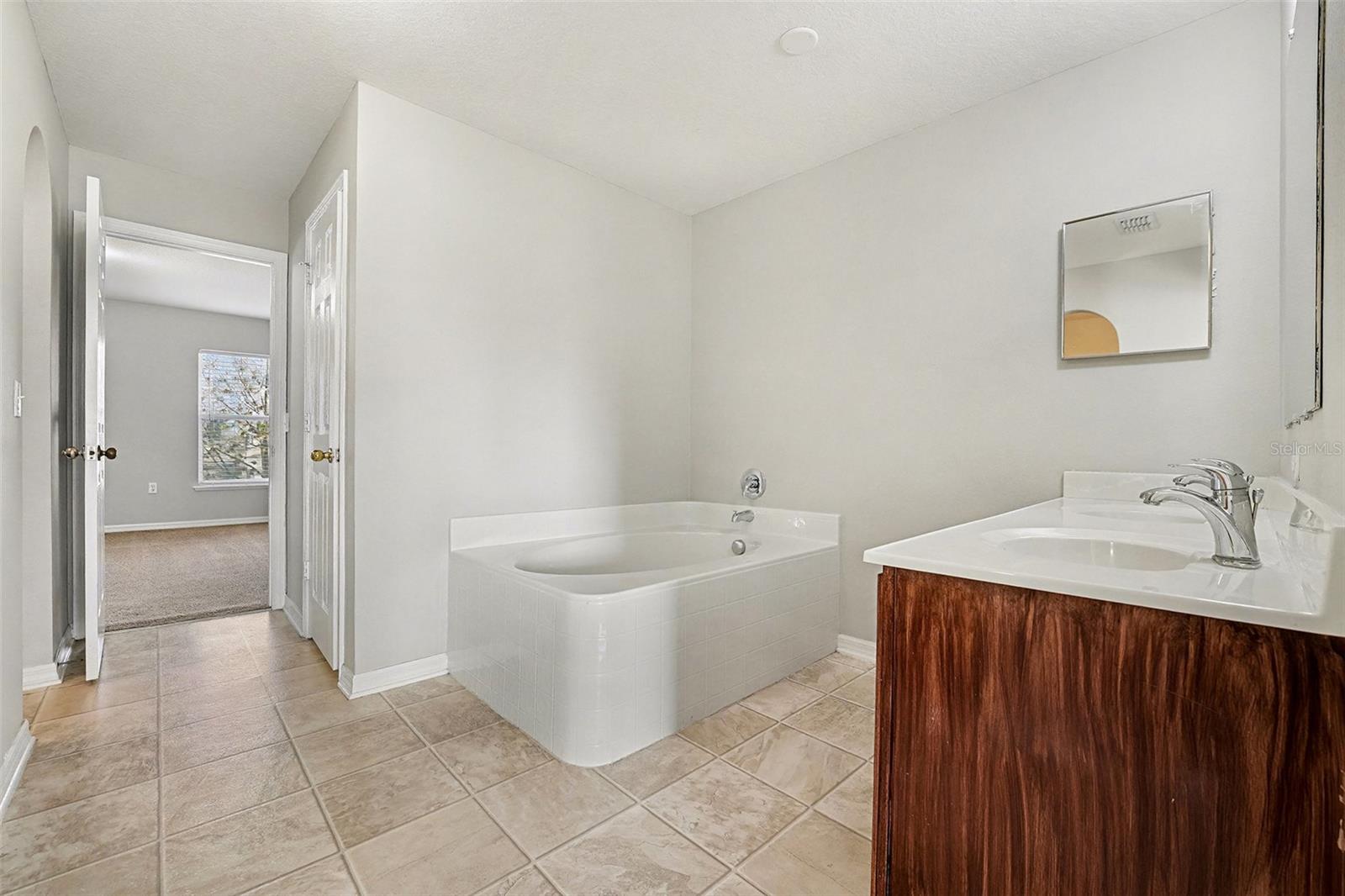 Image 13 of 25 For 1197 Kittansett Lane