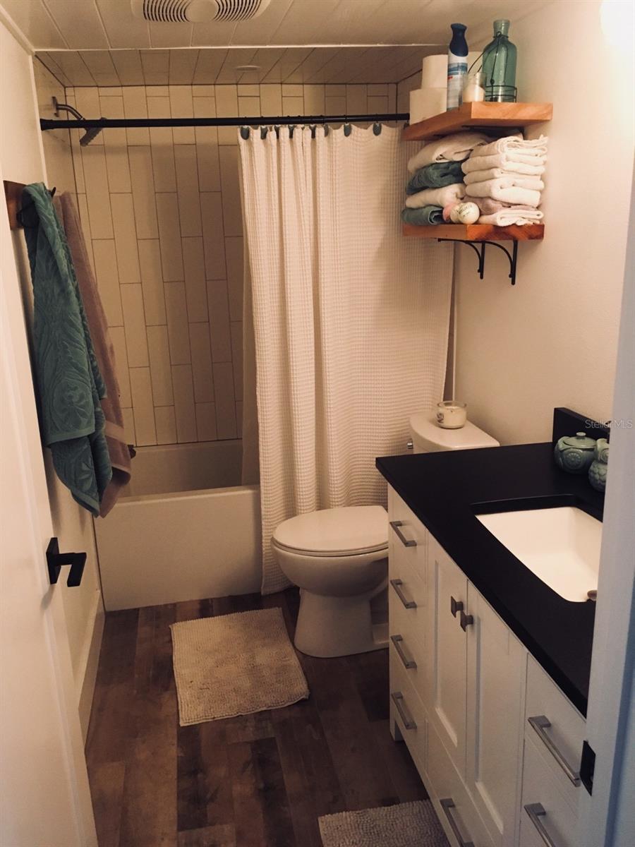 Image 12 of 33 For 205 Fairway Drive 205