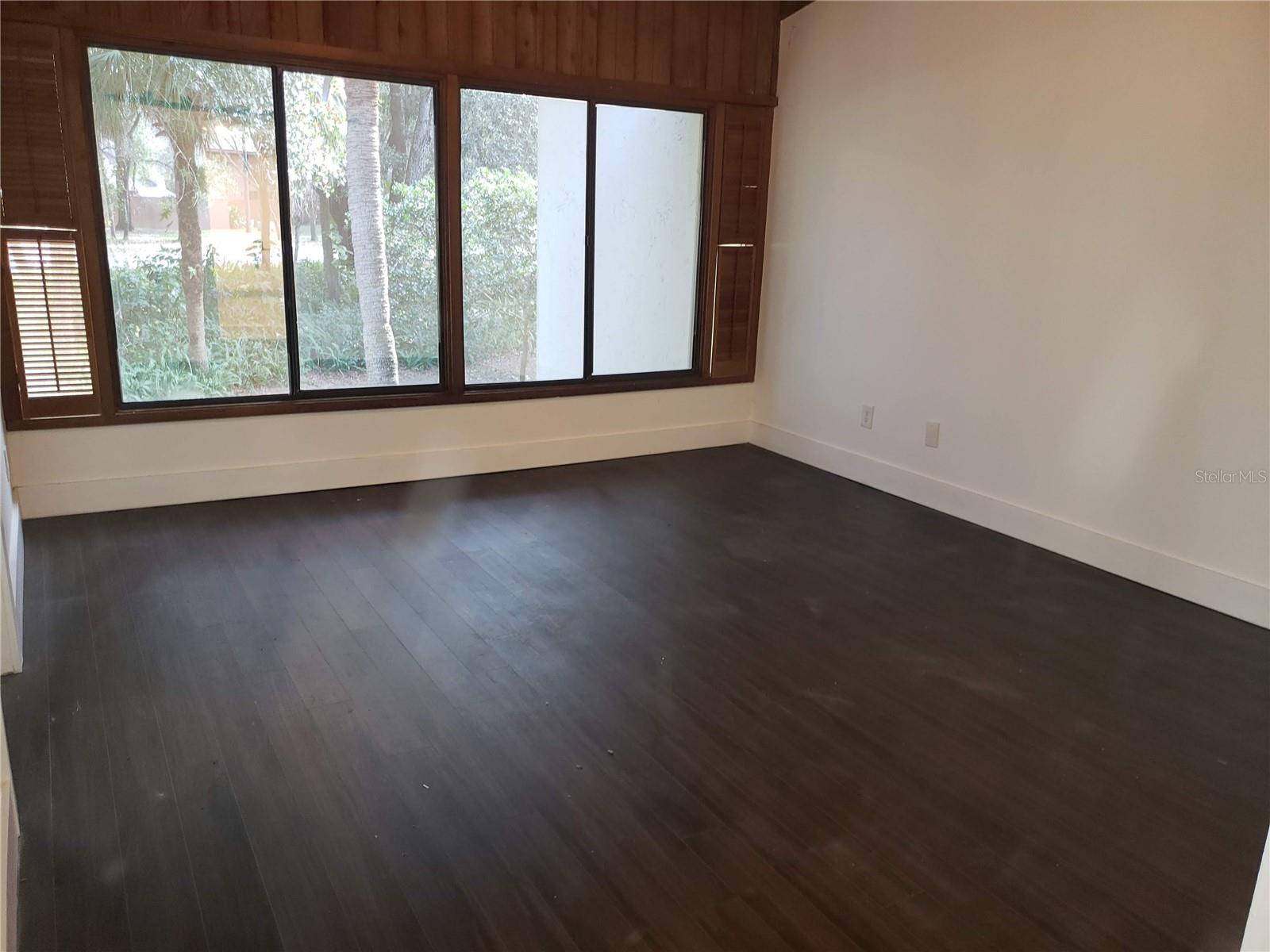 Image 14 of 33 For 205 Fairway Drive 205