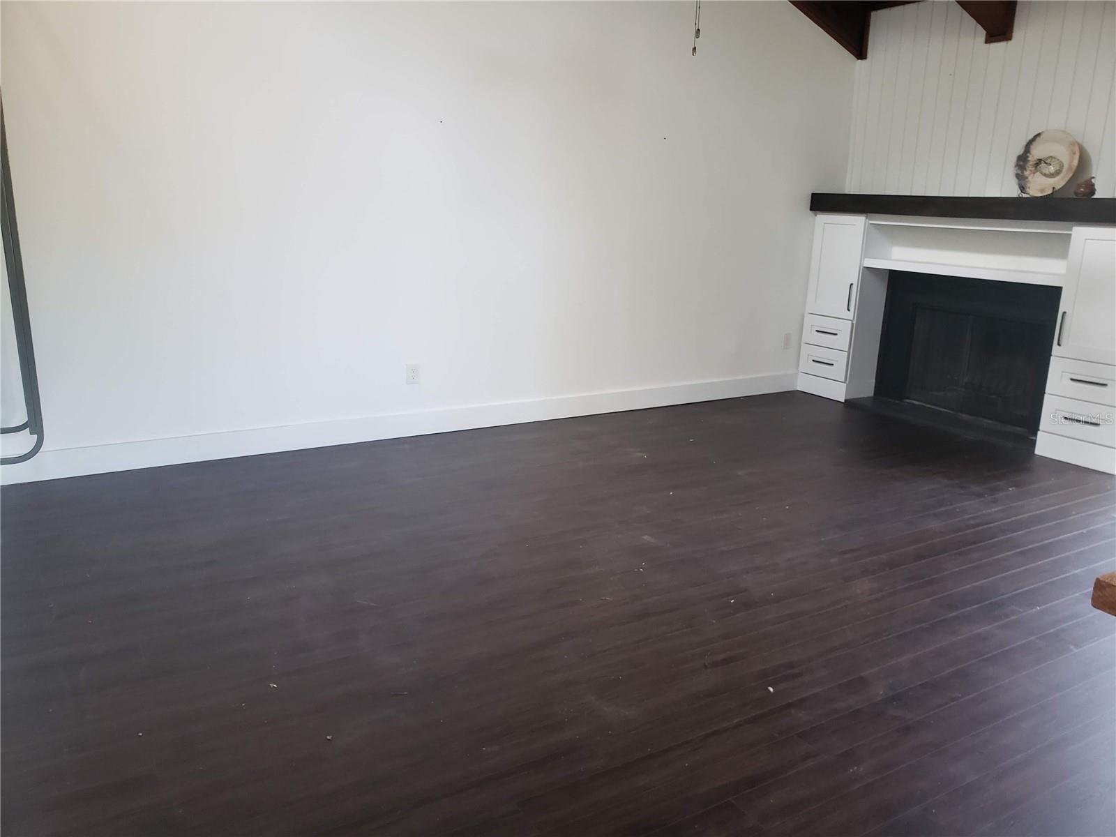 Image 7 of 33 For 205 Fairway Drive 205