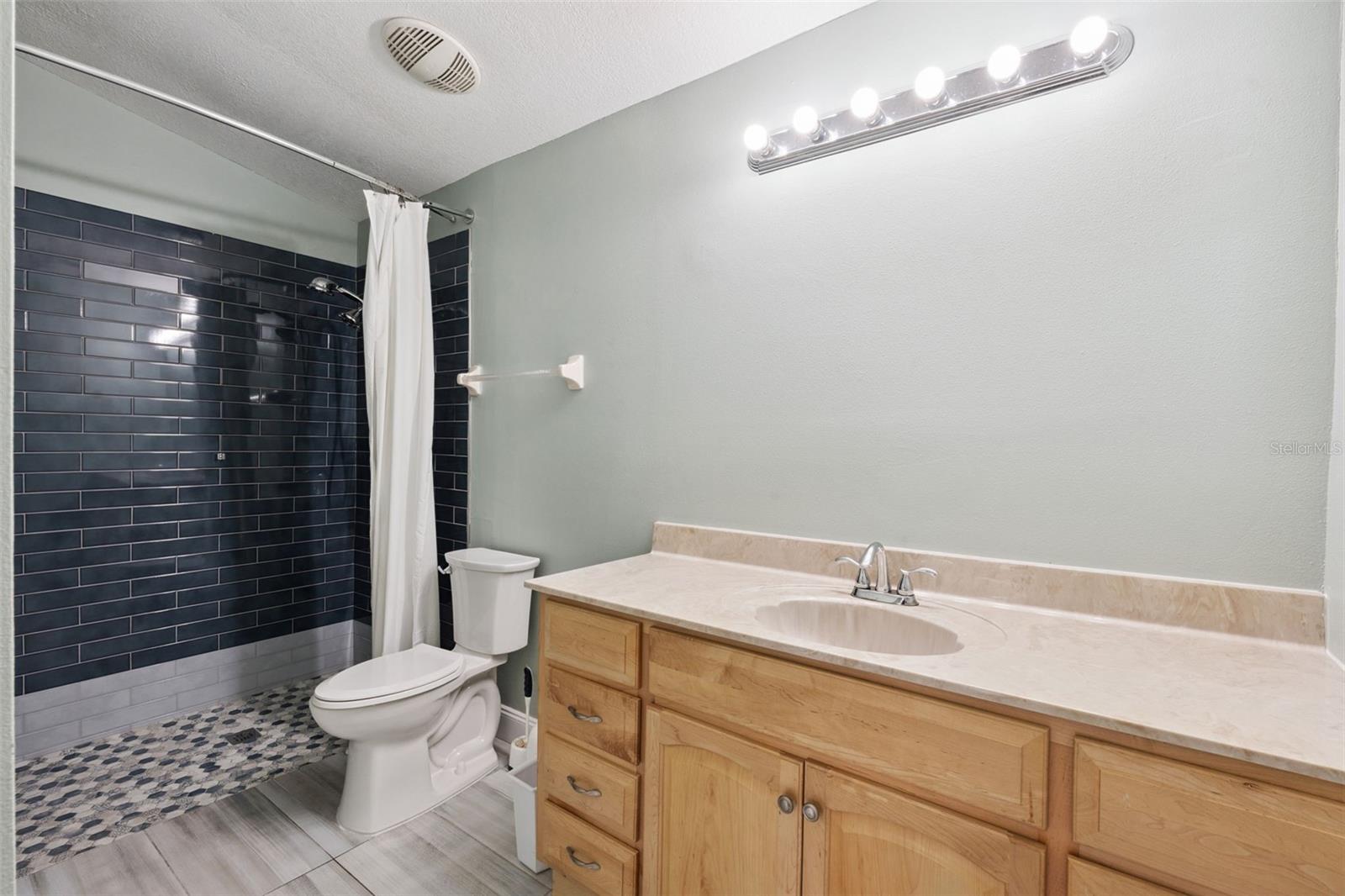 Image 16 of 31 For 5475 Bracken Court