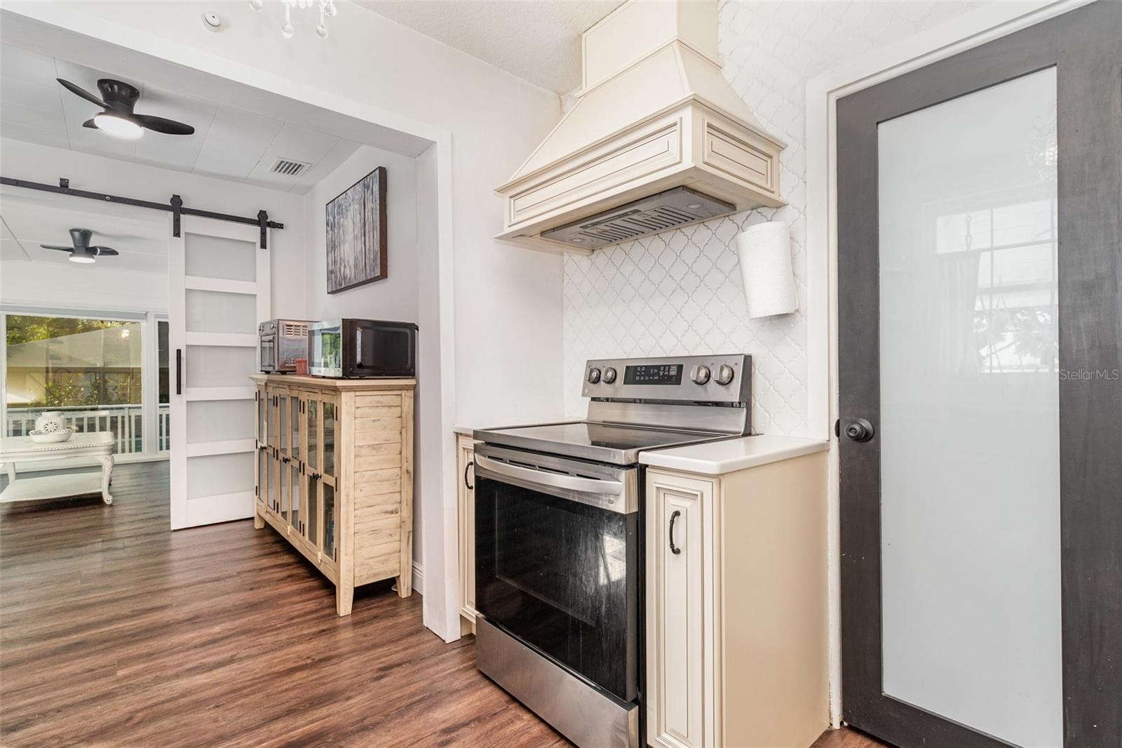 Image 14 of 51 For 1099 Grove Avenue