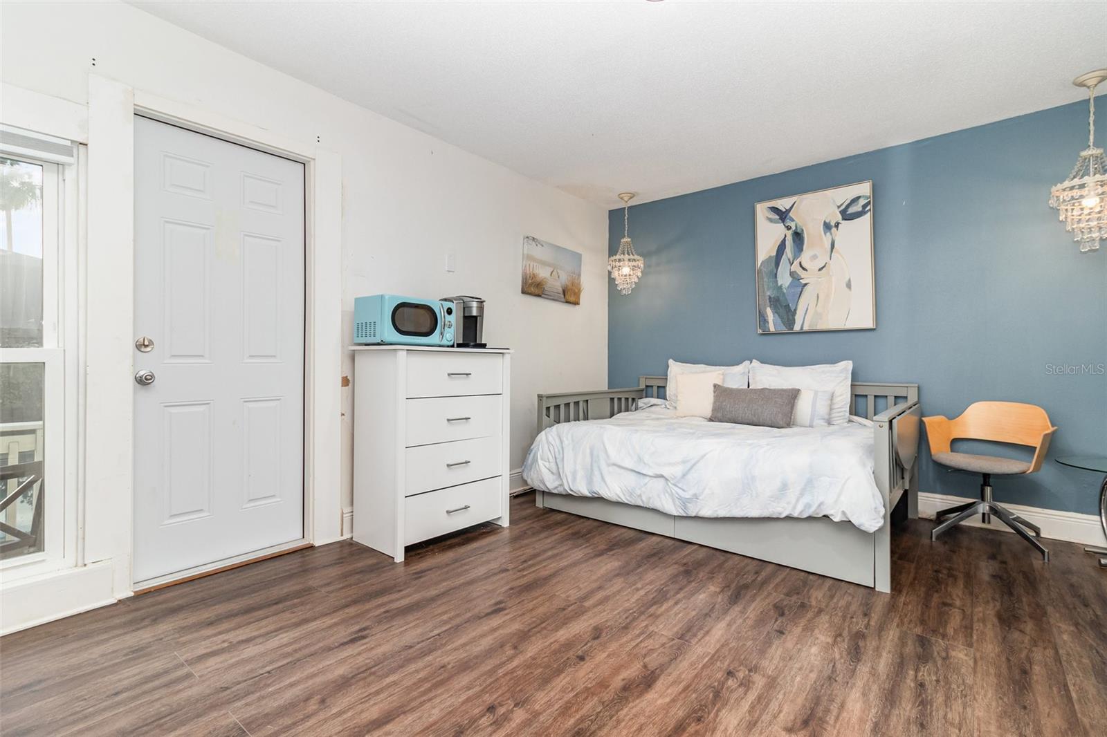 Image 21 of 51 For 1099 Grove Avenue