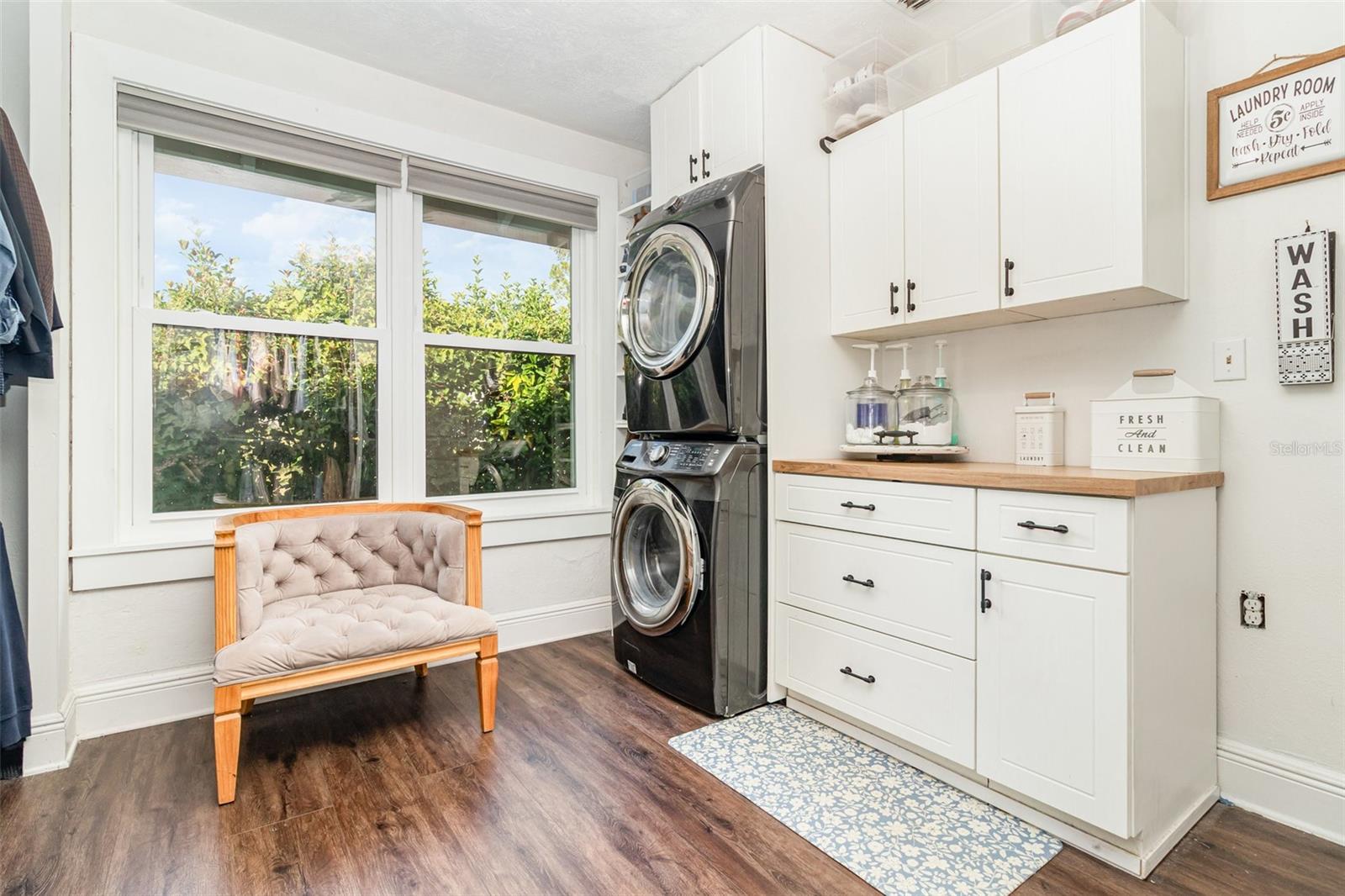 Image 24 of 51 For 1099 Grove Avenue