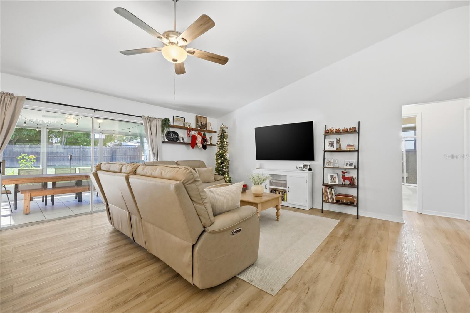 Image 13 of 42 For 14617 Pointe East Trail