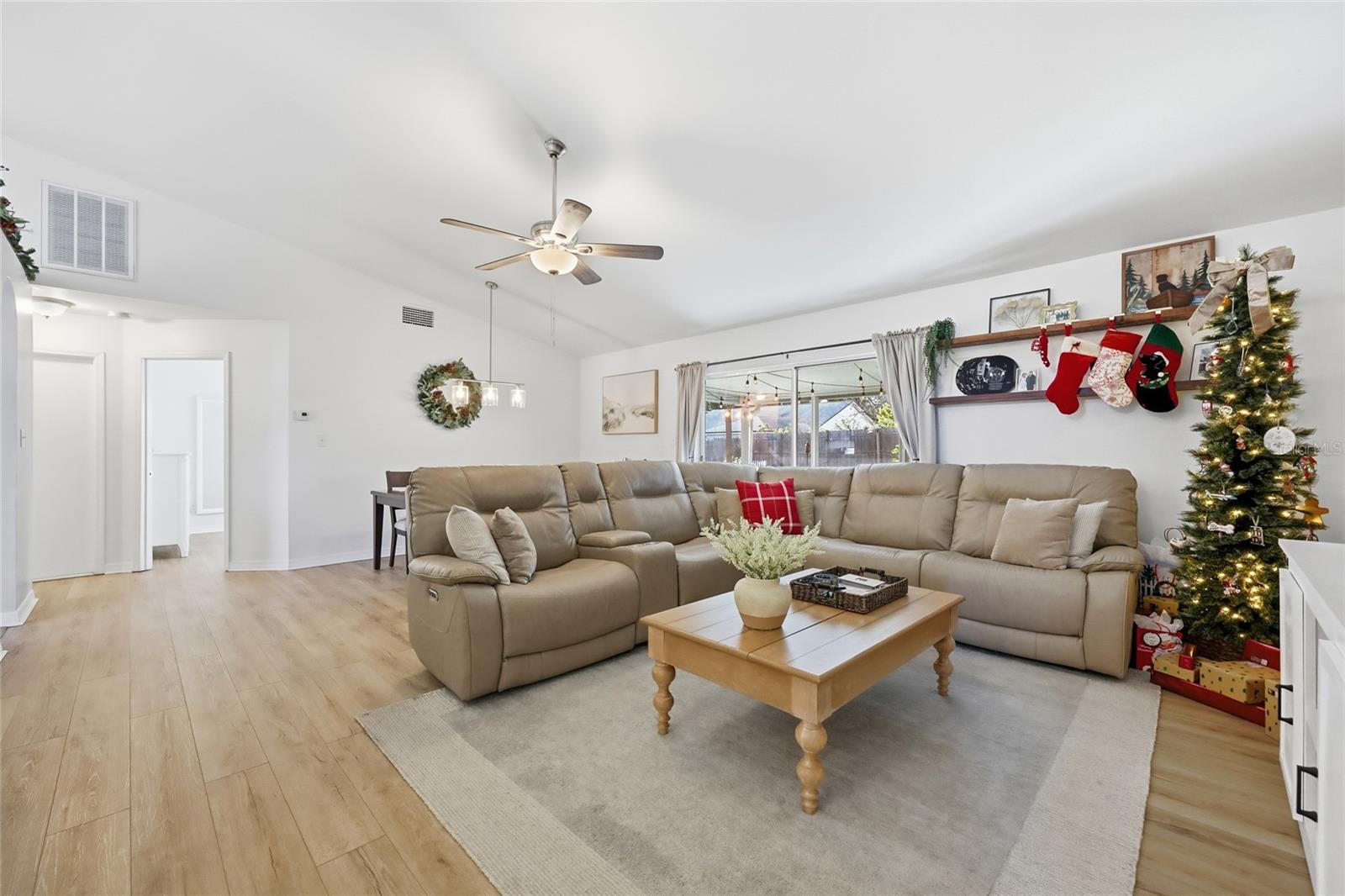 Image 14 of 42 For 14617 Pointe East Trail