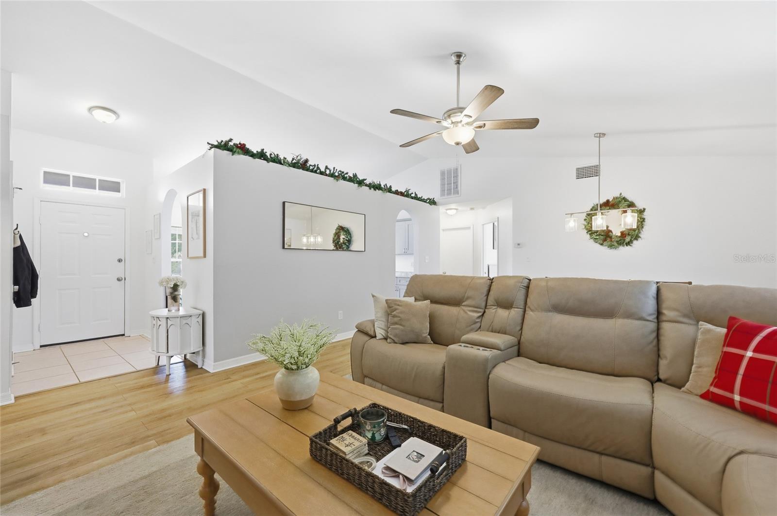 Image 15 of 42 For 14617 Pointe East Trail