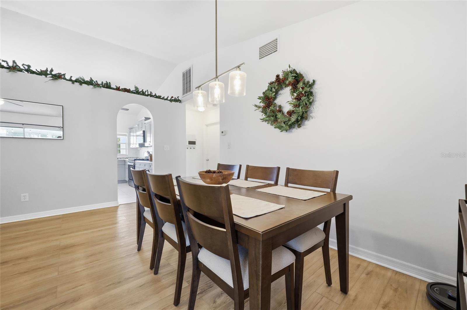 Image 16 of 42 For 14617 Pointe East Trail