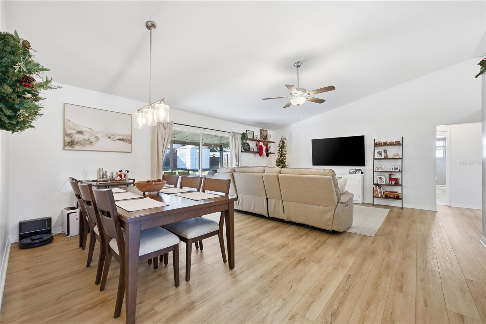 Image 18 of 42 For 14617 Pointe East Trail