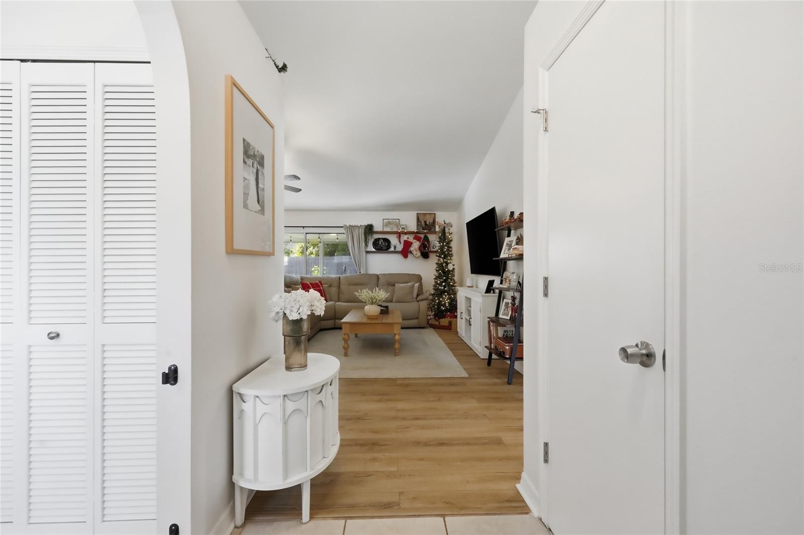 Image 6 of 42 For 14617 Pointe East Trail