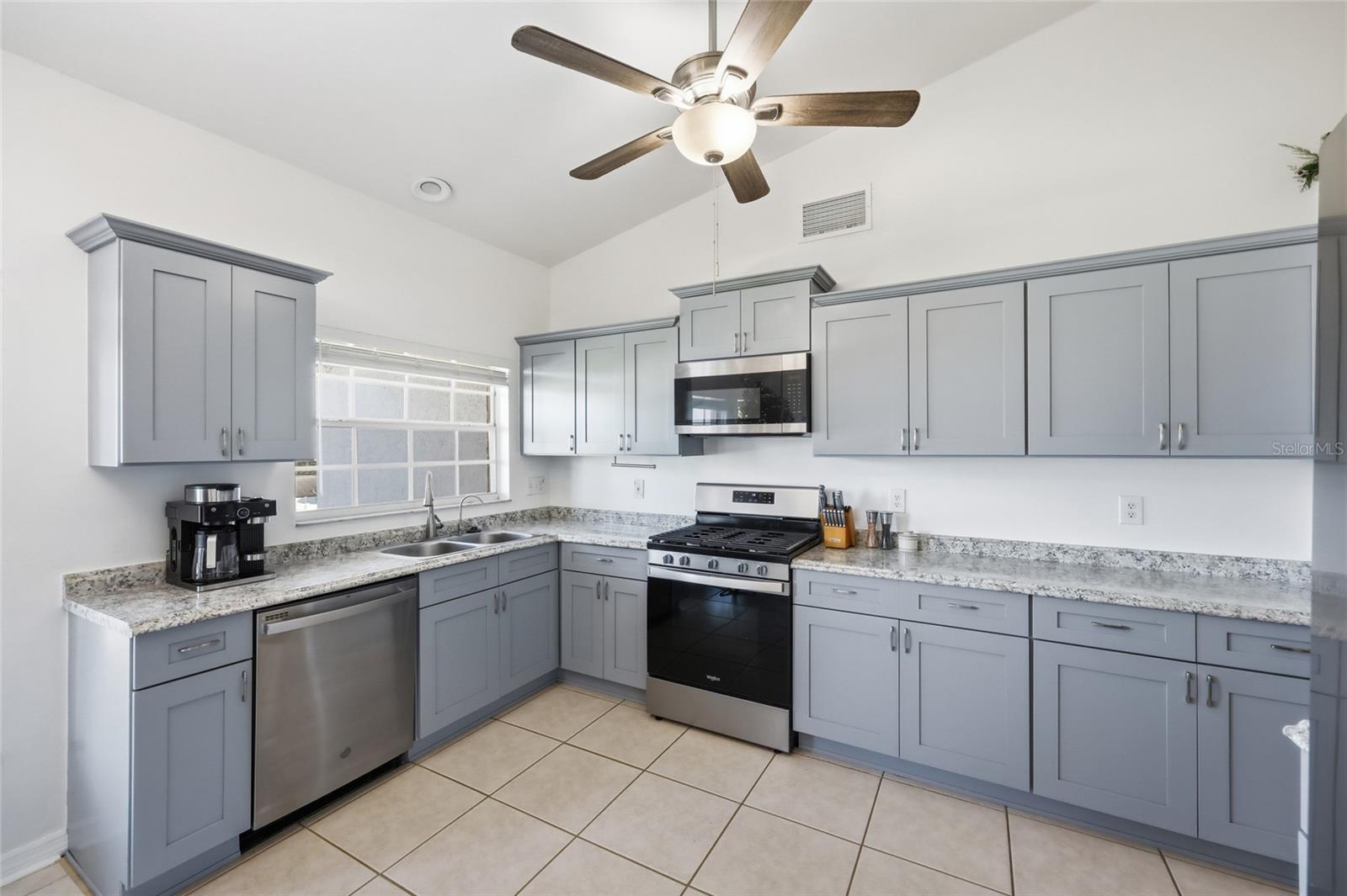 Image 9 of 42 For 14617 Pointe East Trail