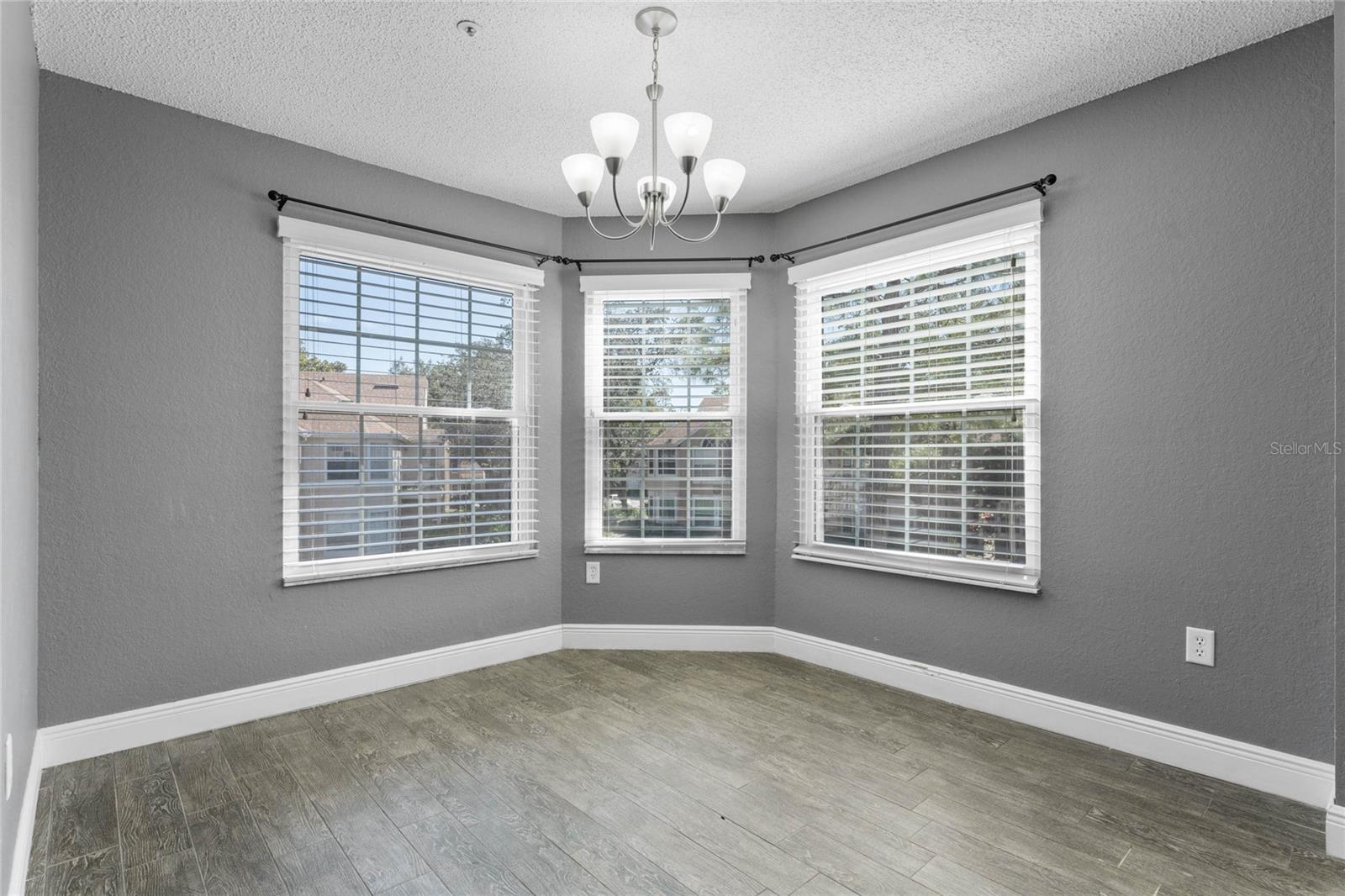 Image 10 of 22 For 660 Youngstown  282