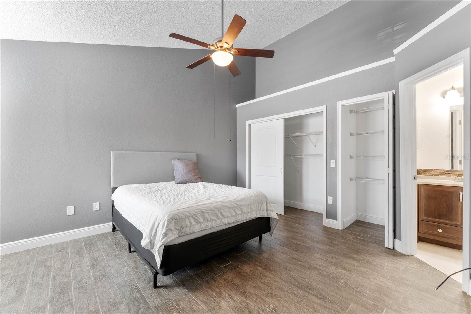 Image 12 of 22 For 660 Youngstown  282