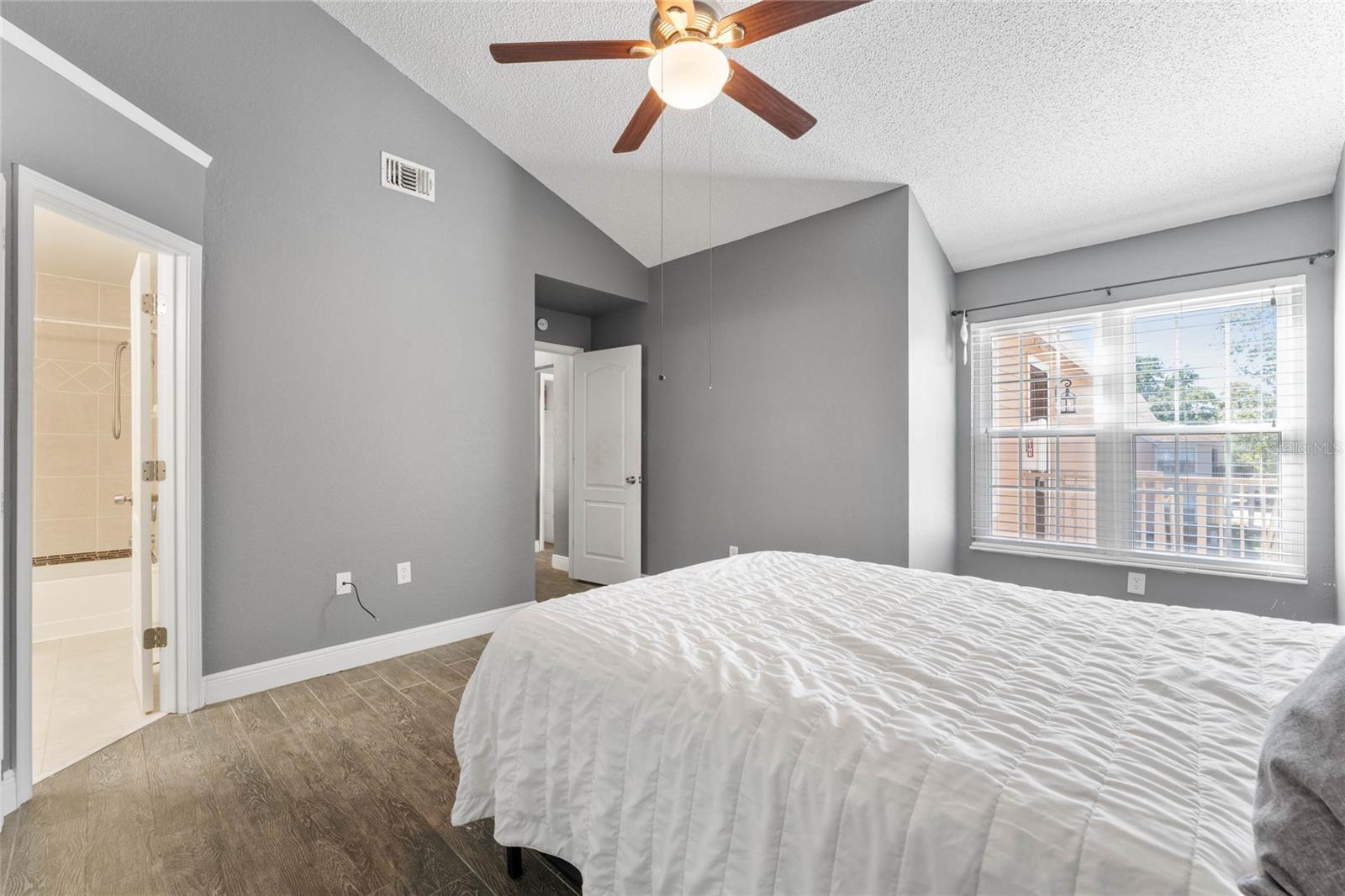 Image 14 of 22 For 660 Youngstown  282