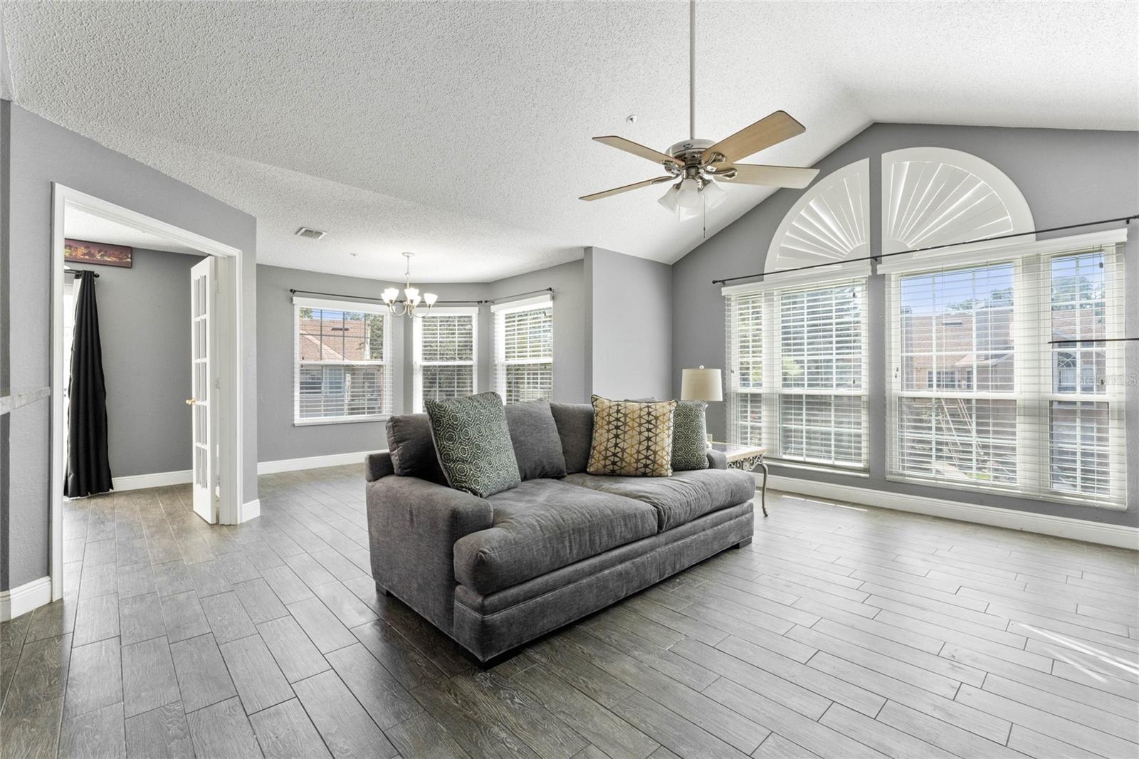 Image 3 of 22 For 660 Youngstown  282