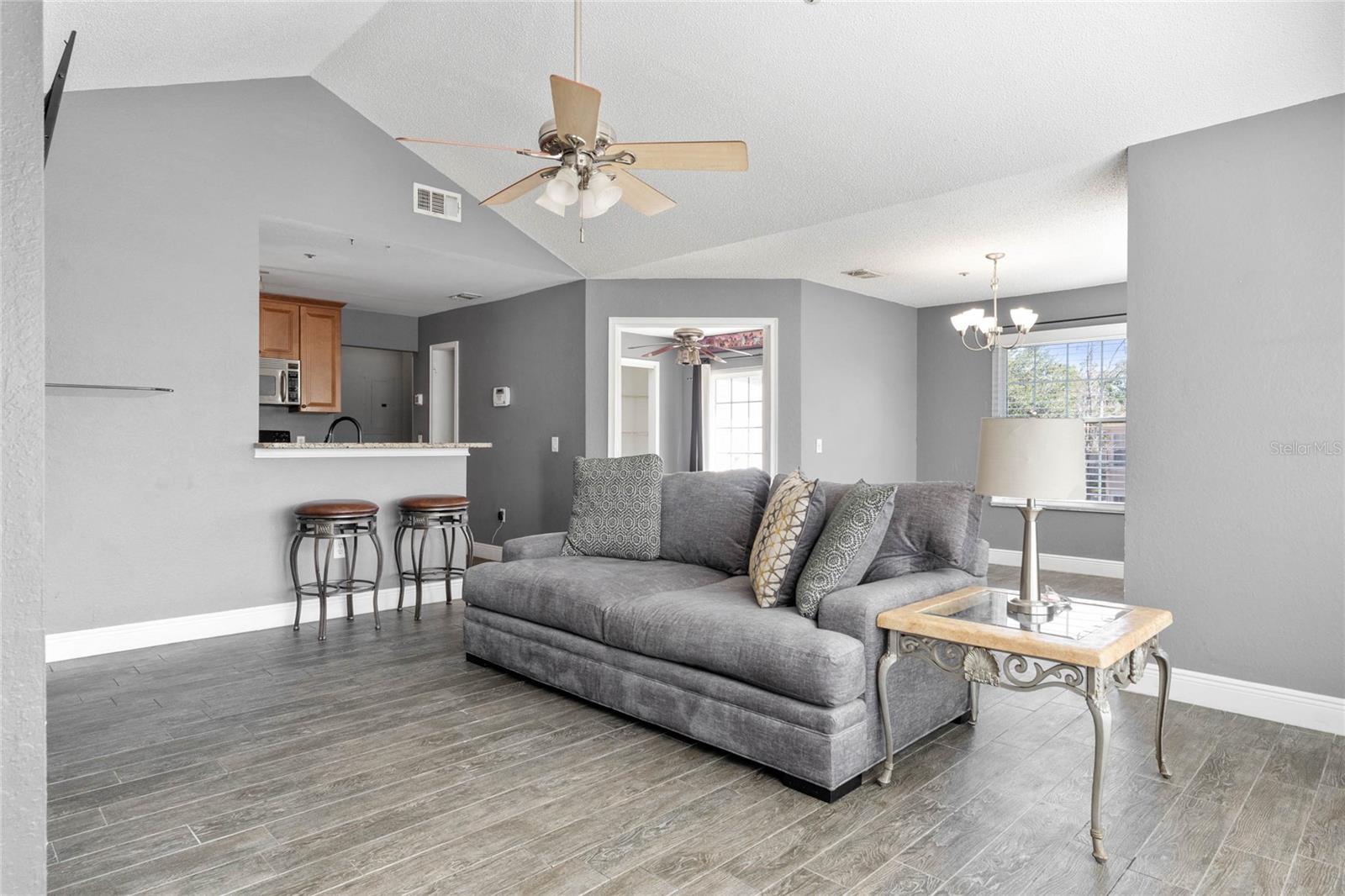 Image 4 of 22 For 660 Youngstown  282