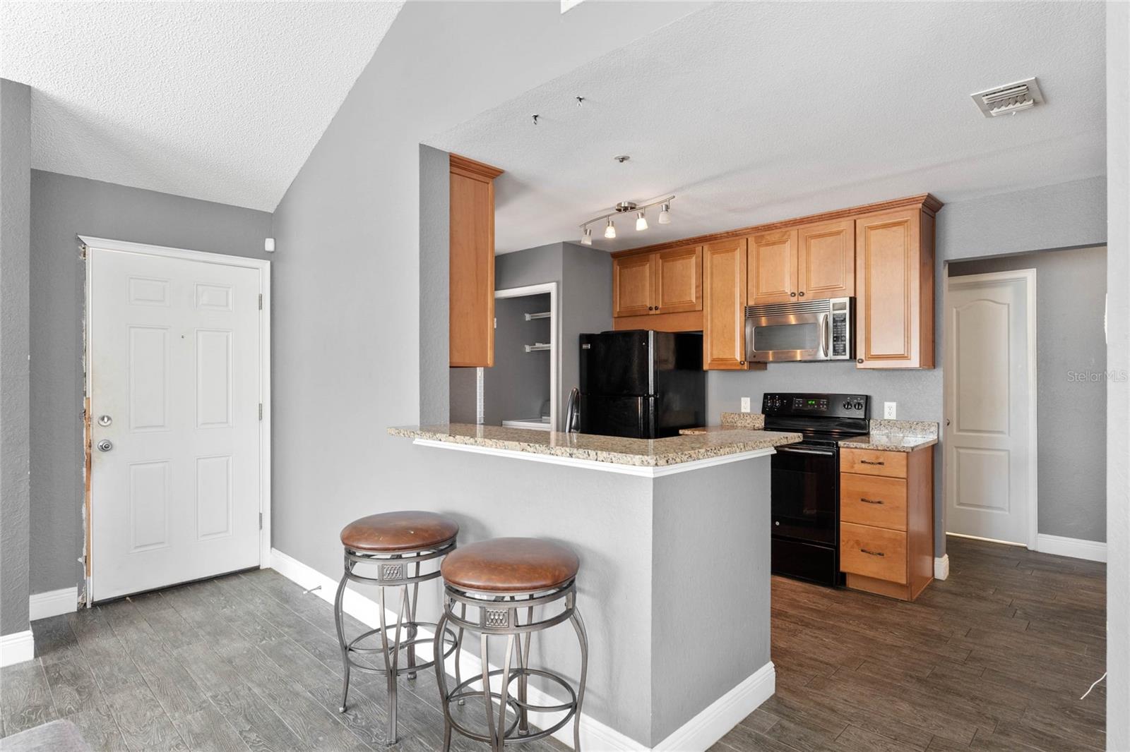 Image 7 of 22 For 660 Youngstown  282