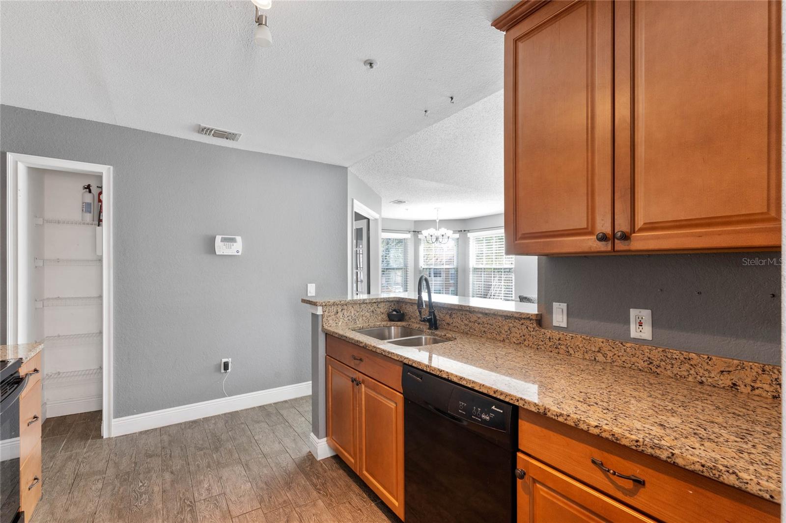 Image 9 of 22 For 660 Youngstown  282