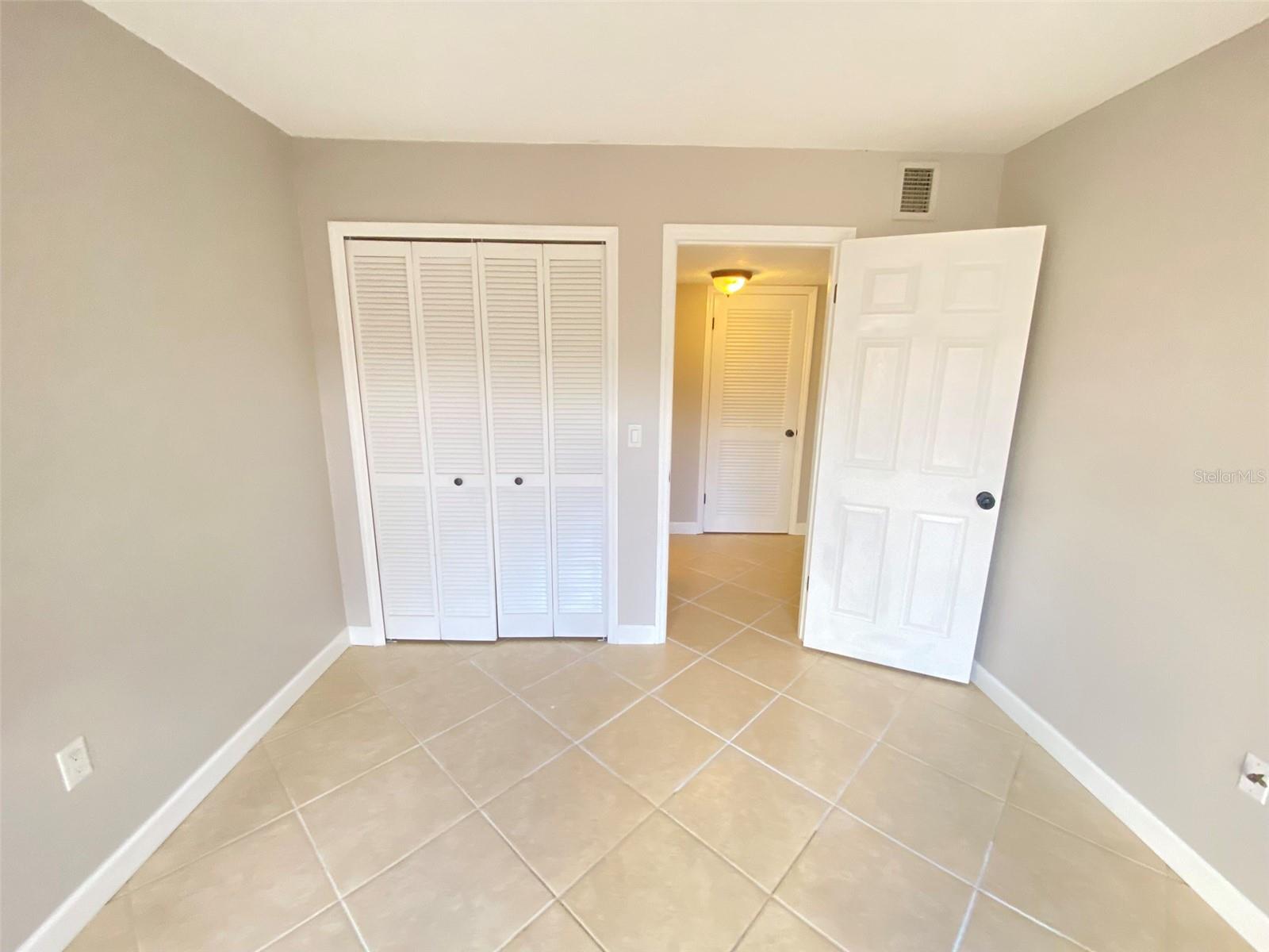 Image 10 of 32 For 1718 Gulfview Drive 429 B