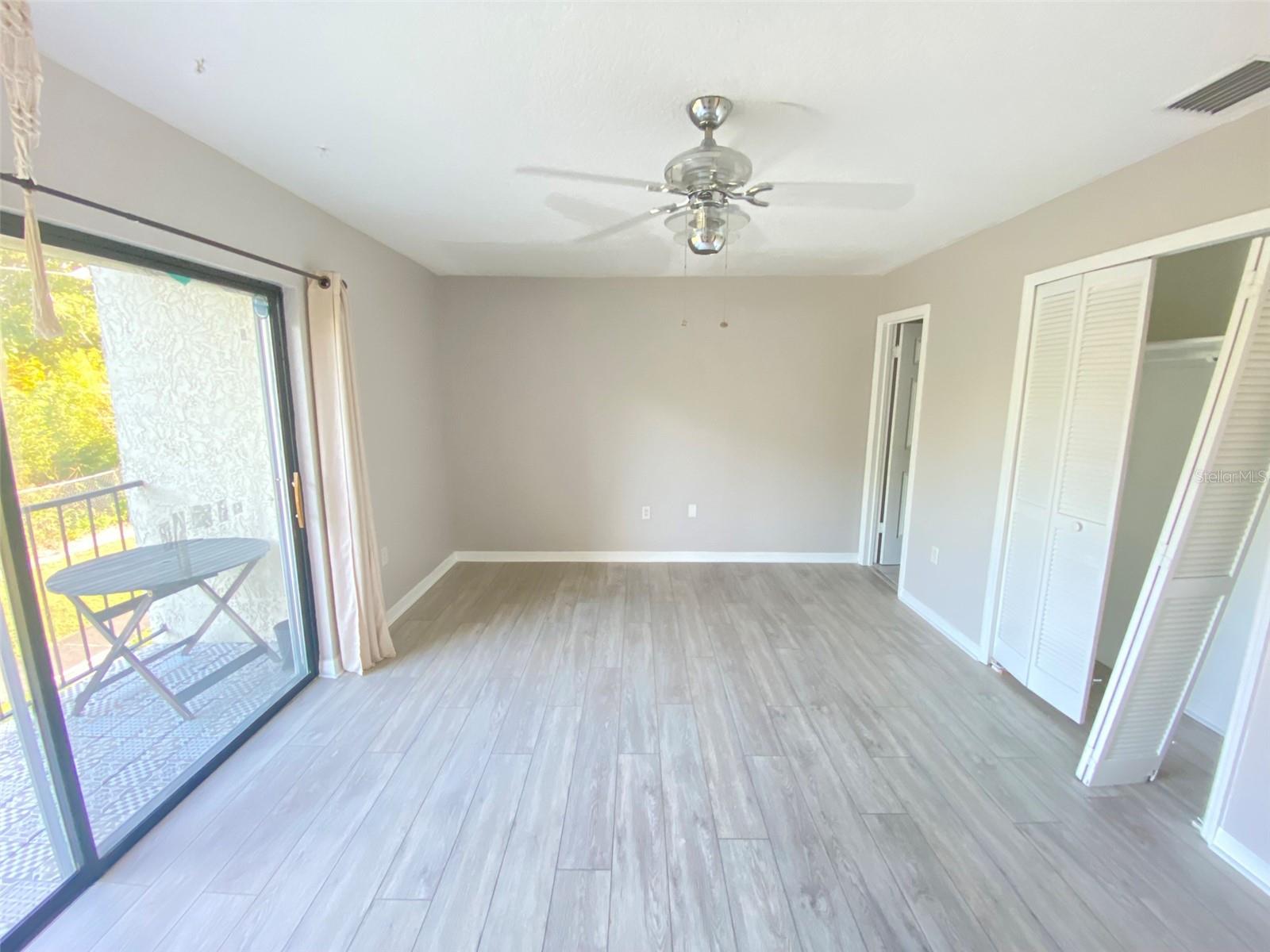 Image 17 of 32 For 1718 Gulfview Drive 429 B