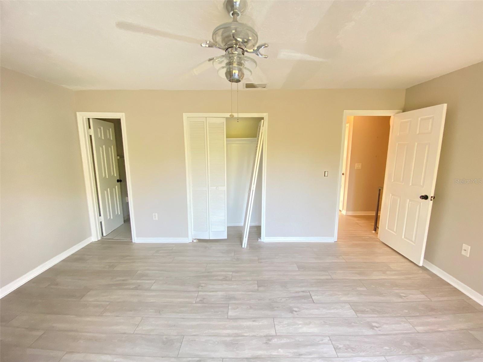 Image 18 of 32 For 1718 Gulfview Drive 429 B