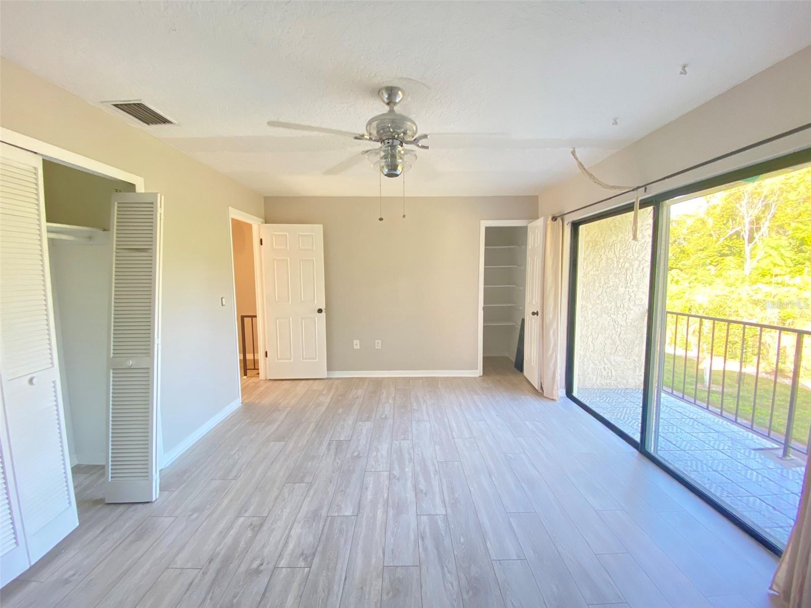 Image 20 of 32 For 1718 Gulfview Drive 429 B