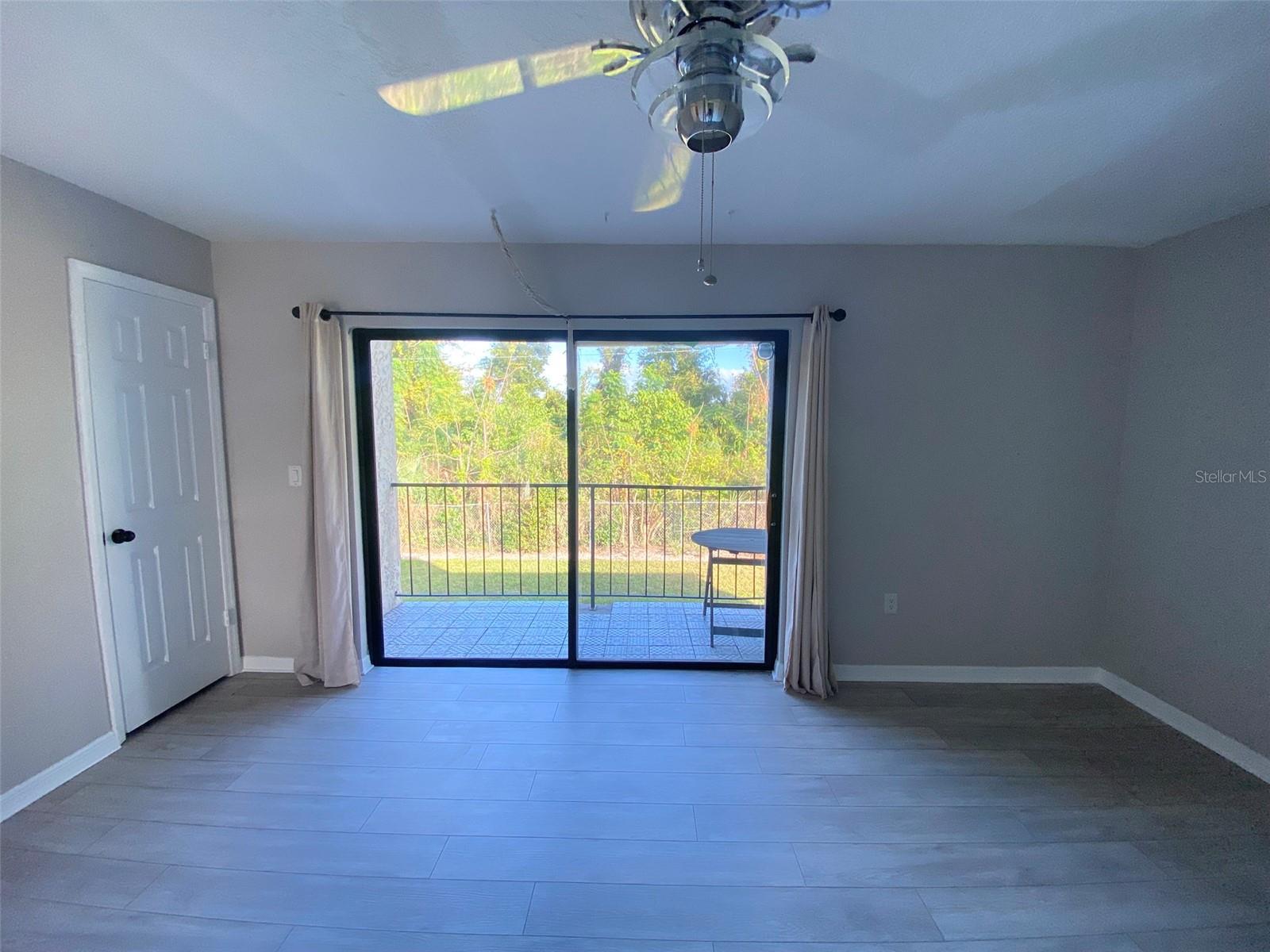 Image 21 of 32 For 1718 Gulfview Drive 429 B