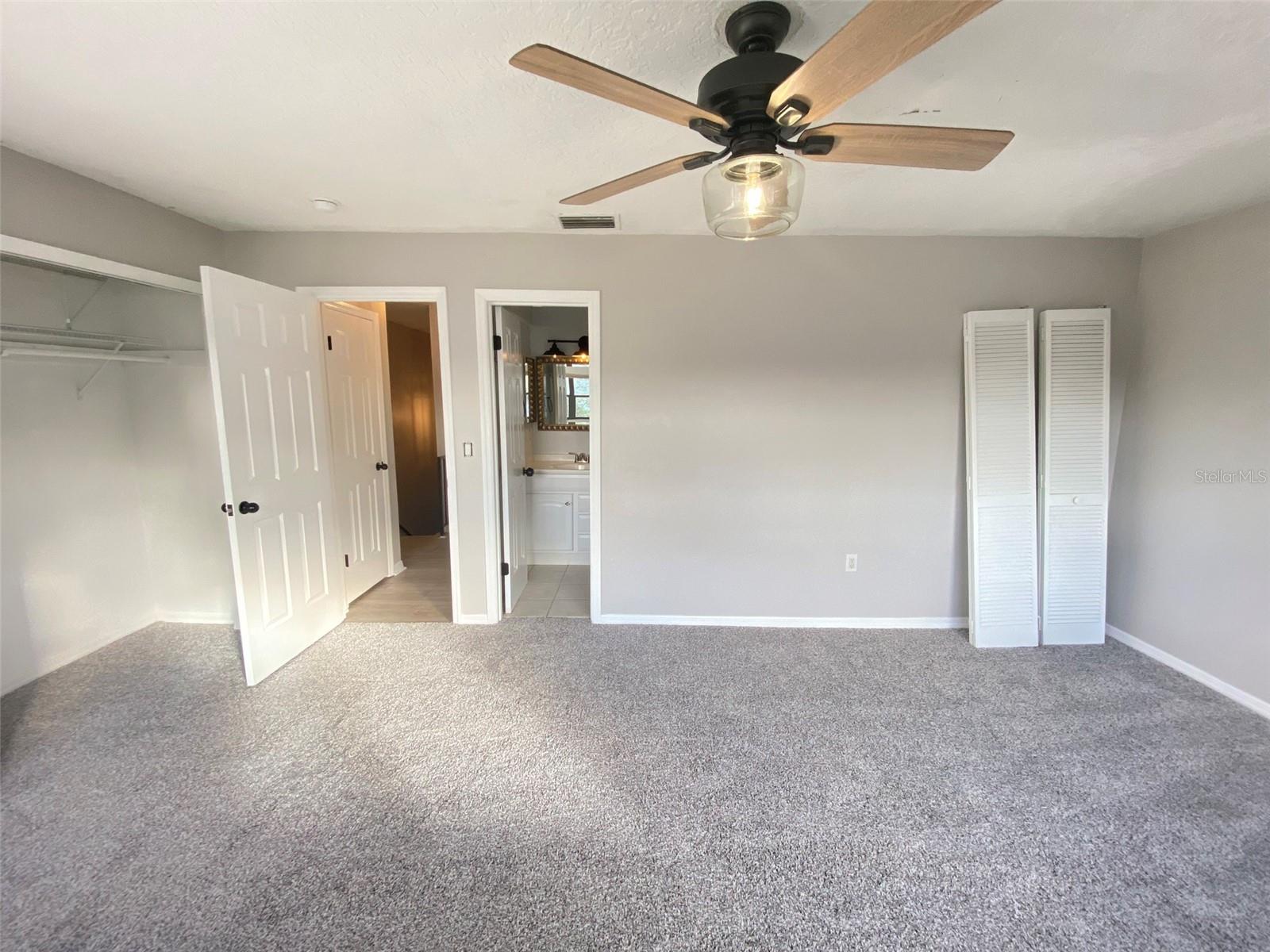 Image 26 of 32 For 1718 Gulfview Drive 429 B