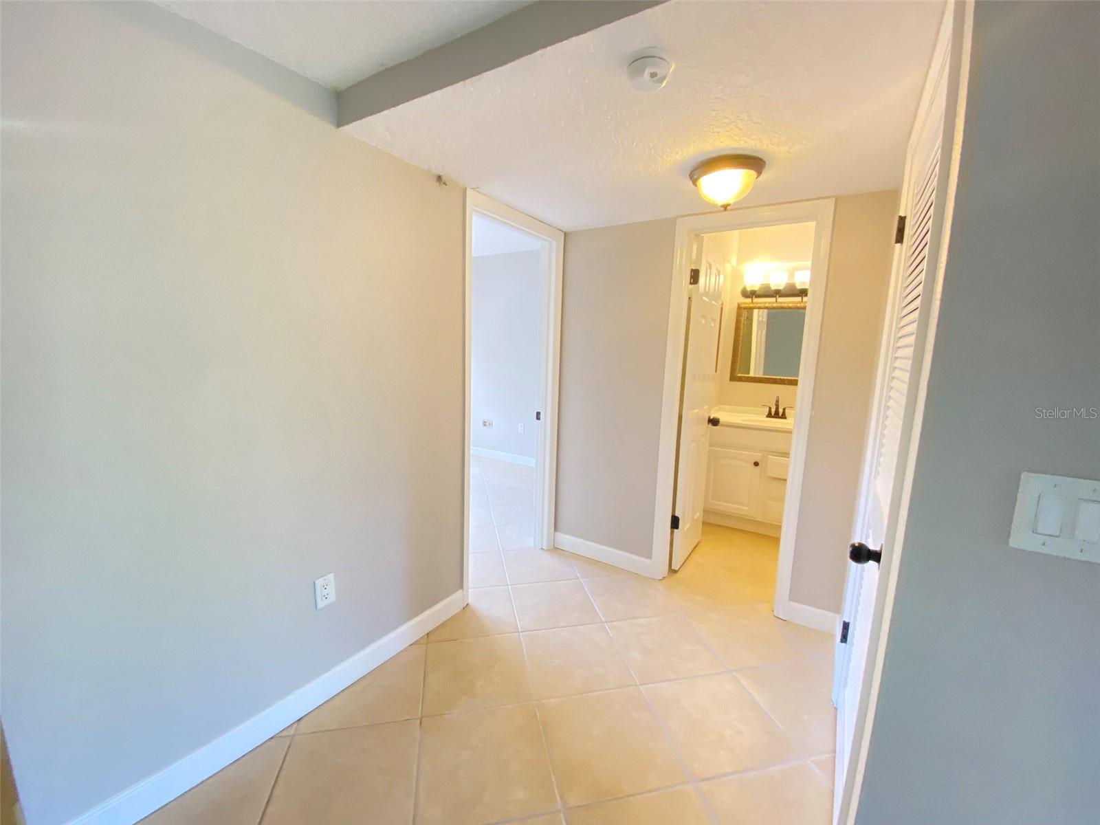 Image 7 of 32 For 1718 Gulfview Drive 429 B